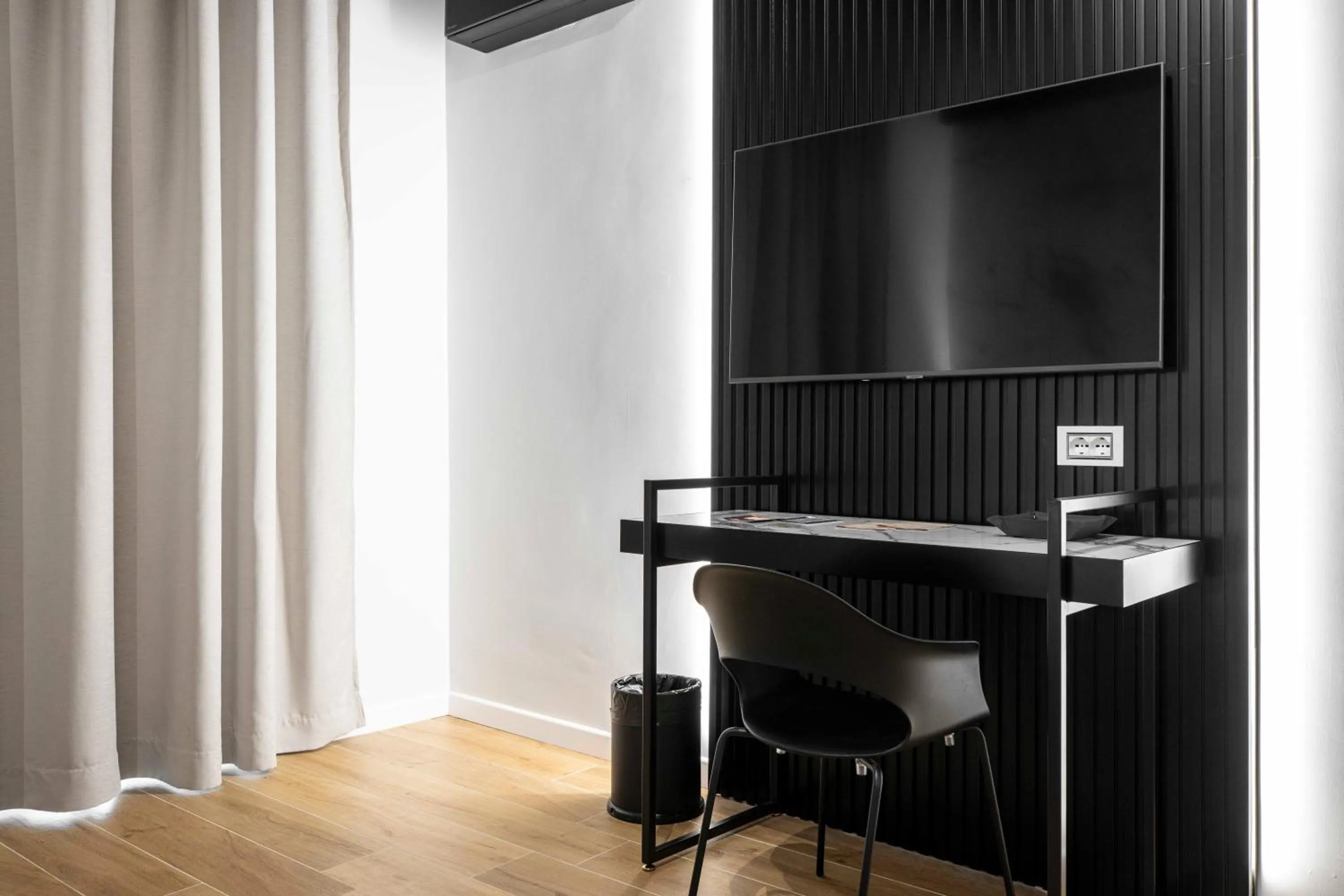 TV and multimedia in Home at Rome Luxury Navona Guesthouse