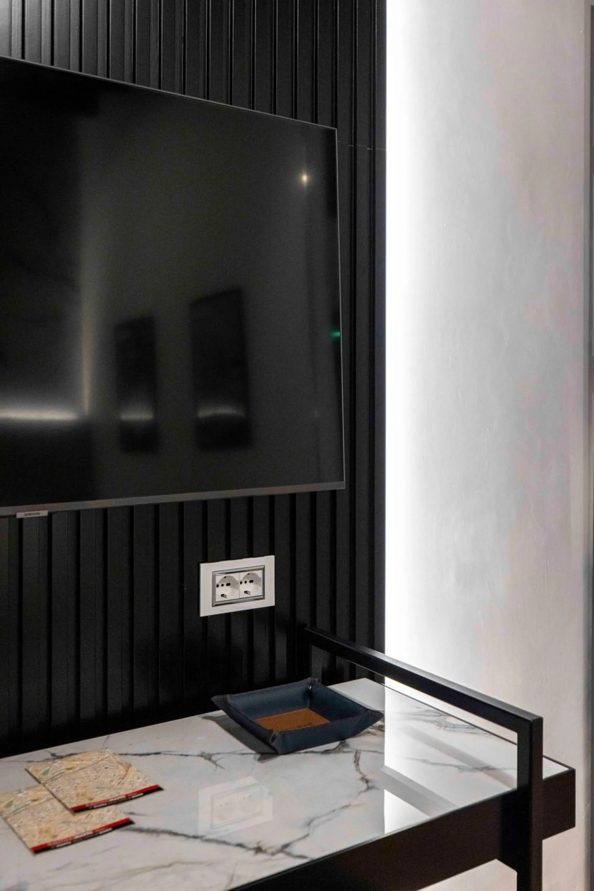 TV and multimedia in Home at Rome Luxury Navona Guesthouse