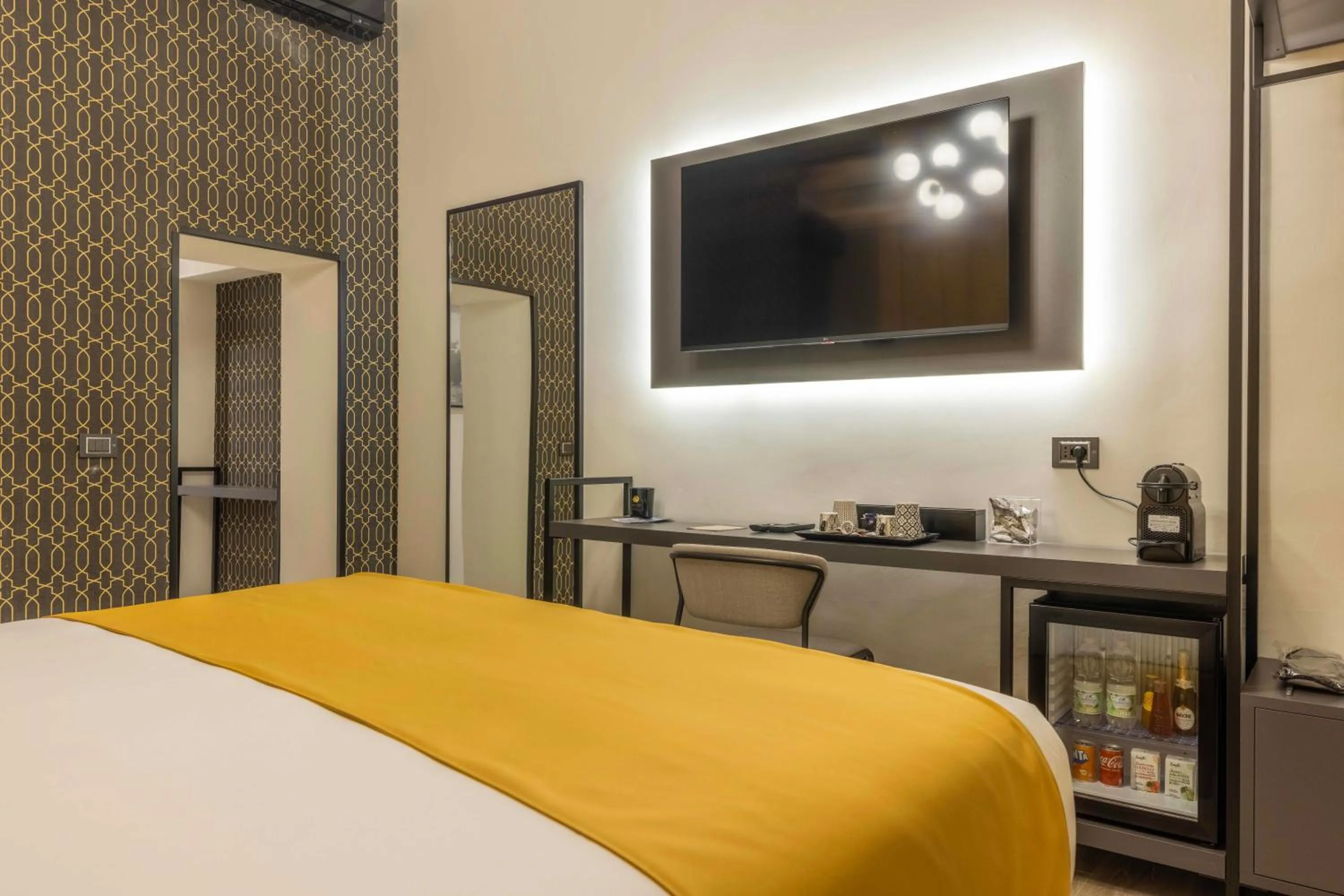 TV and multimedia, Bed in Home at Rome Luxury Navona Guesthouse