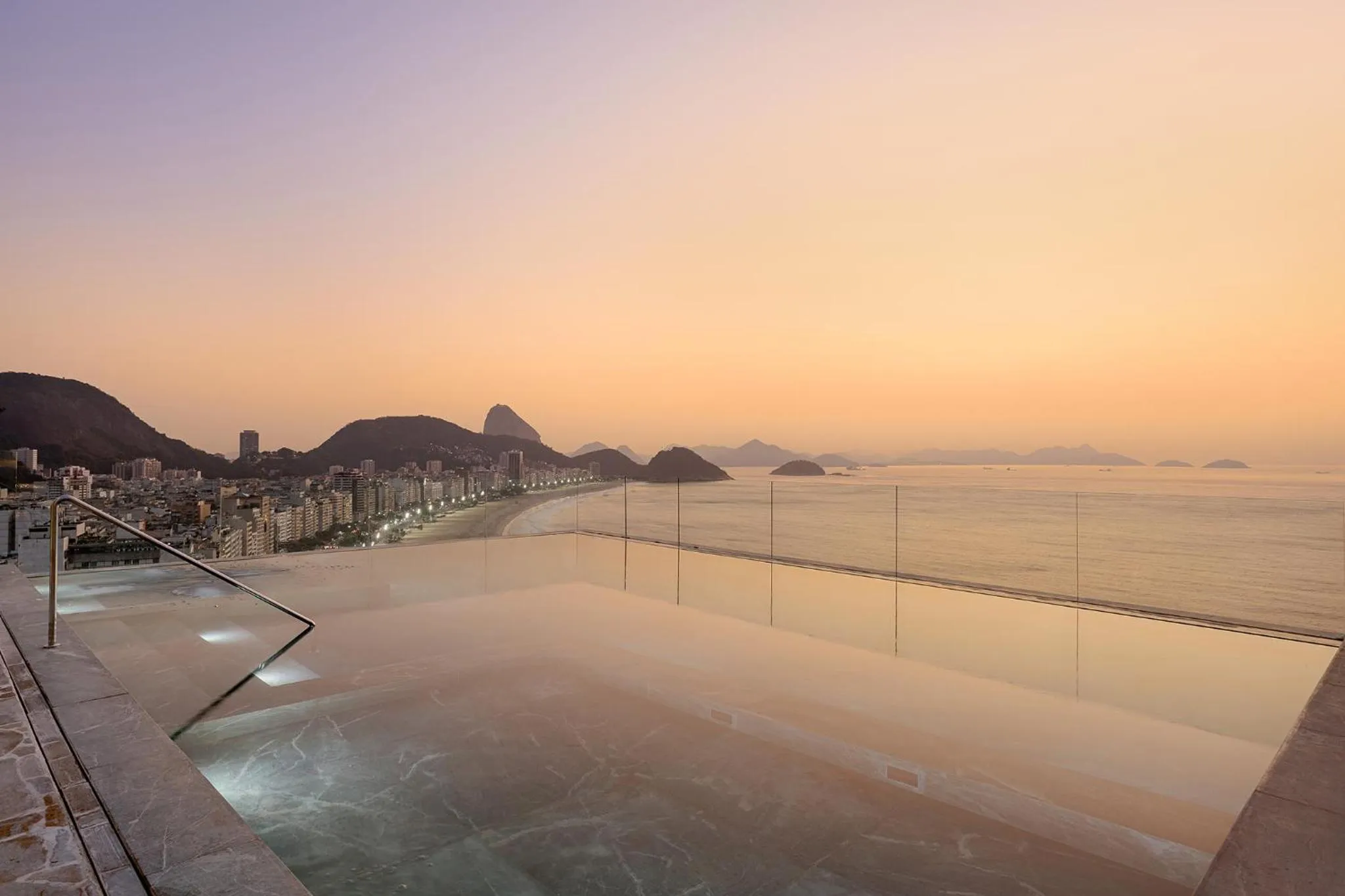 Swimming pool in Rio Othon Palace