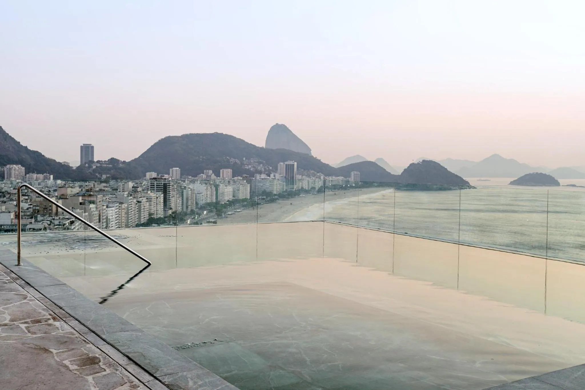 Swimming pool in Rio Othon Palace