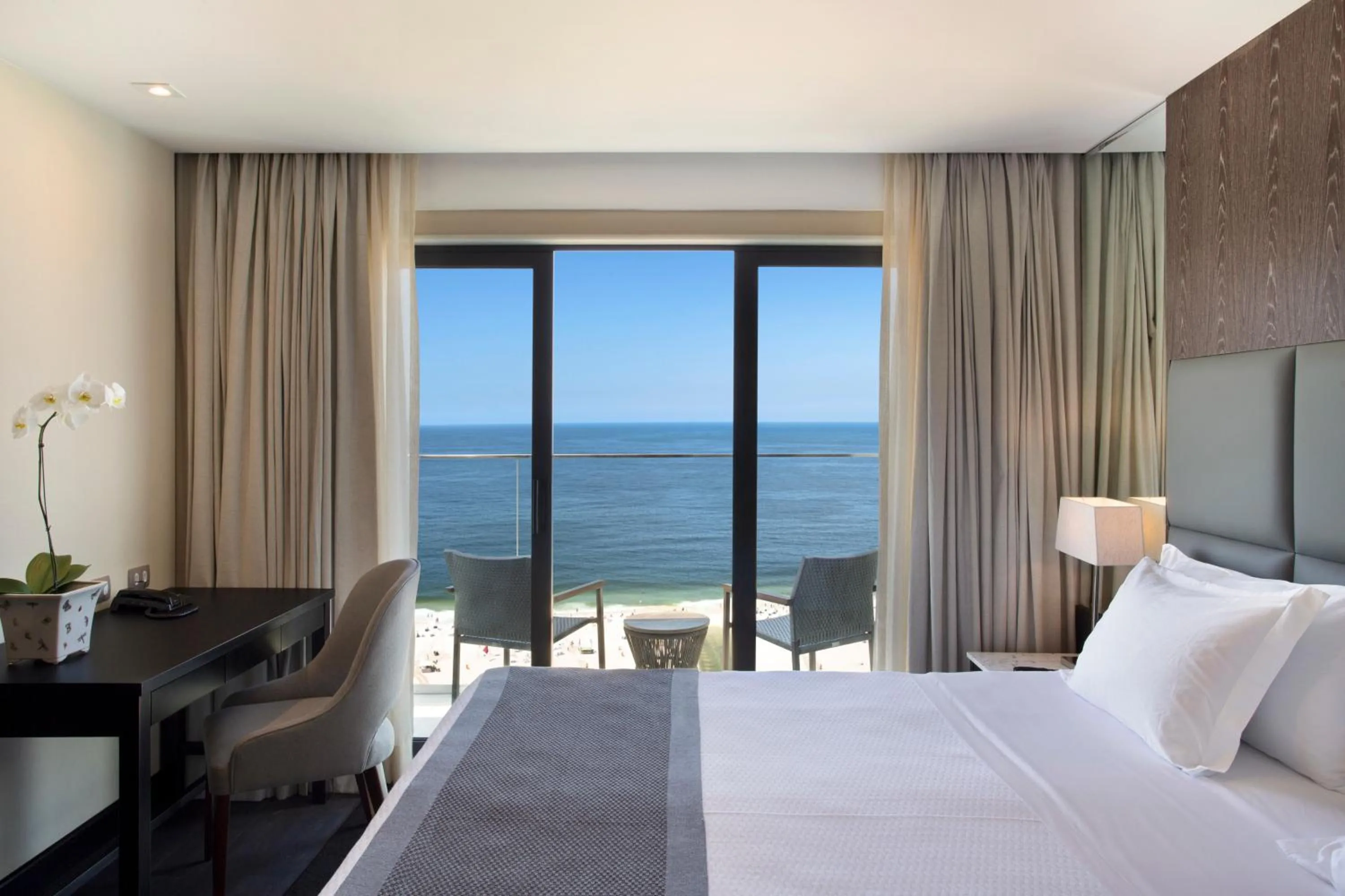 Photo of the whole room, Bed in Windsor California Copacabana