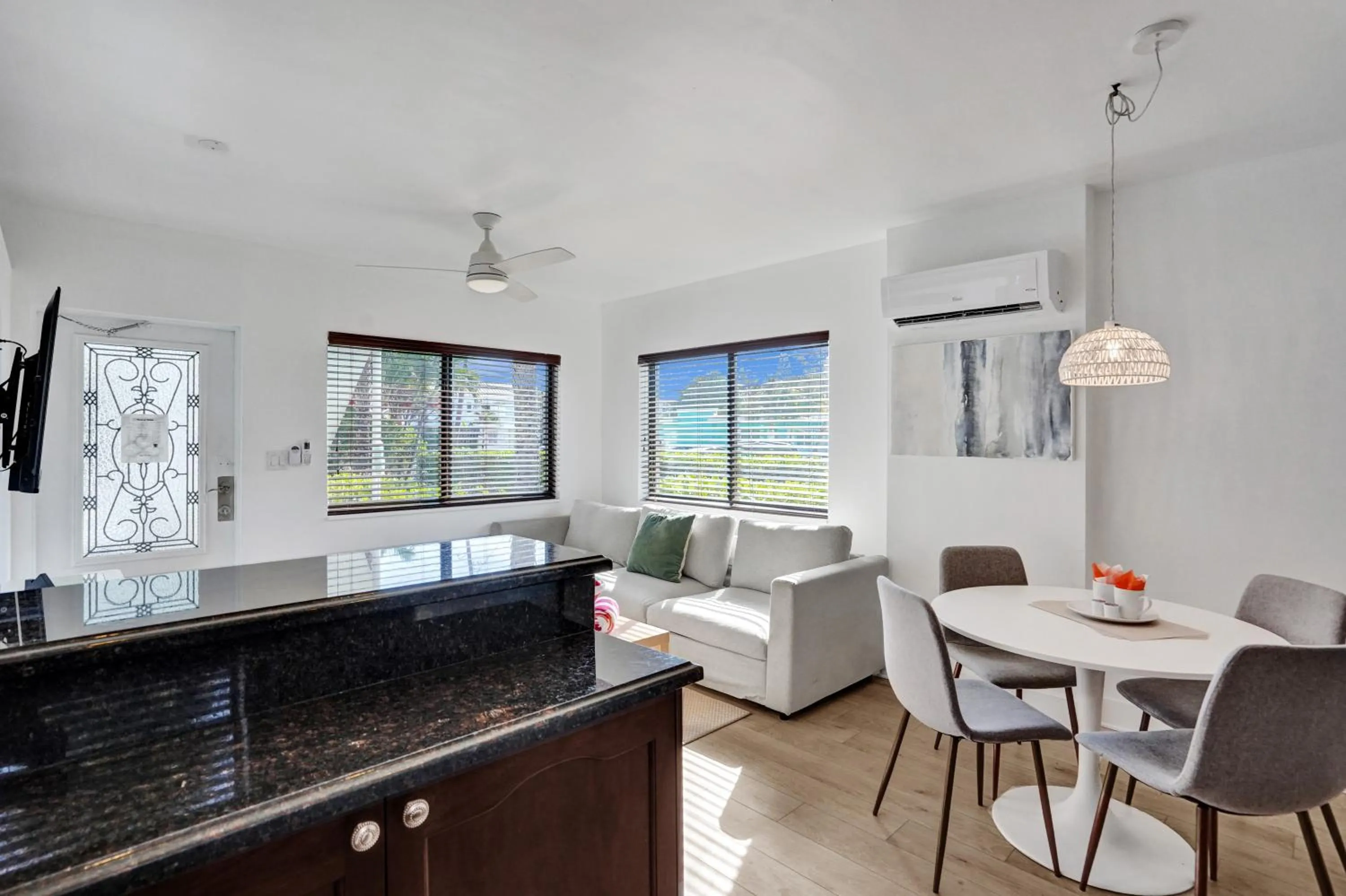 Waves On Walnut - Beach Access