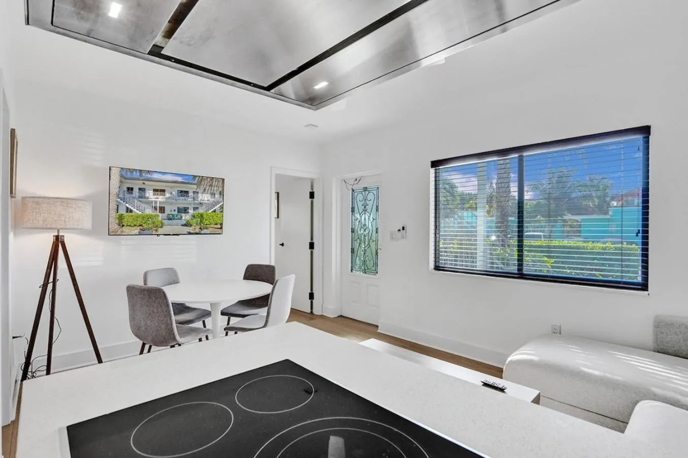 Bed in Waves On Walnut - Beach Access