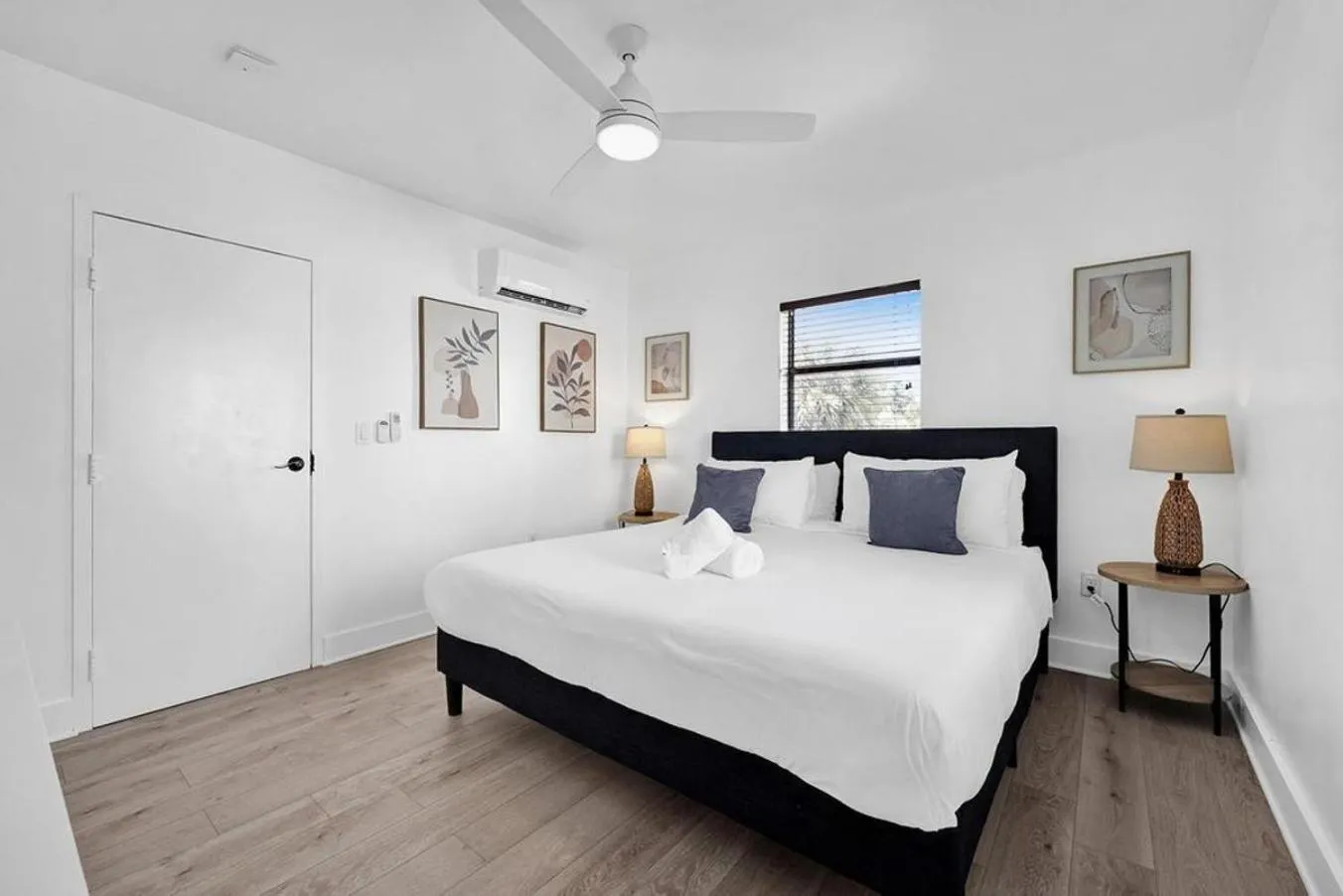 Bed in Waves On Walnut - Beach Access