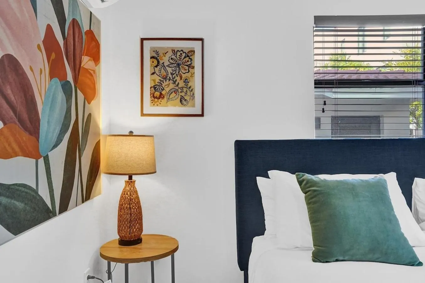 Bed in Waves On Walnut - Beach Access