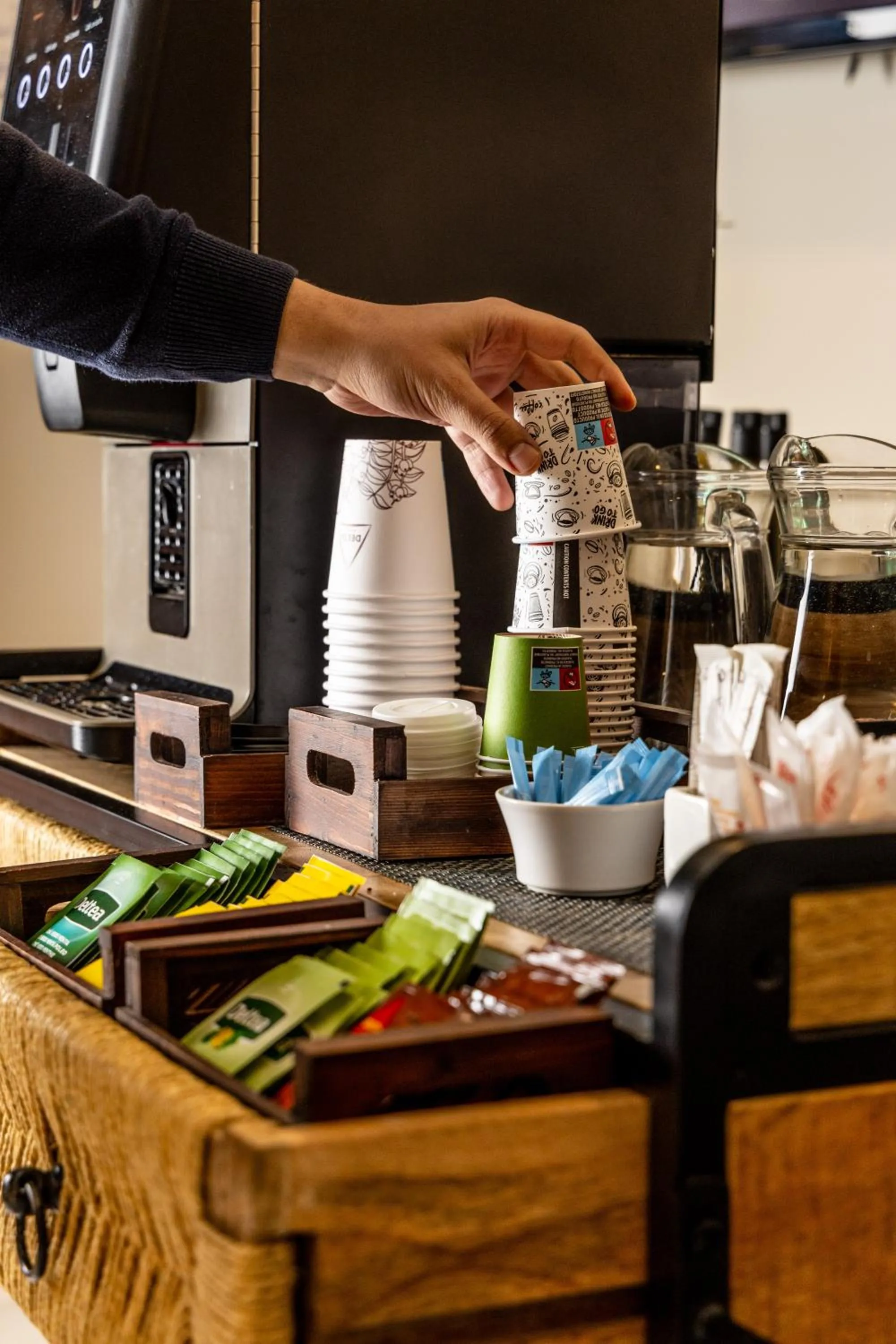 Coffee/tea facilities in Hotel Serrano