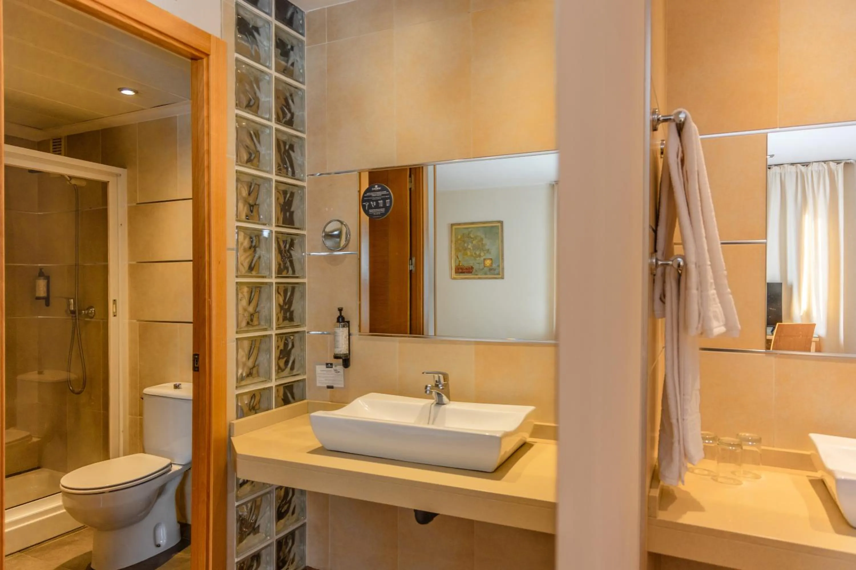 Bathroom in Hotel Serrano