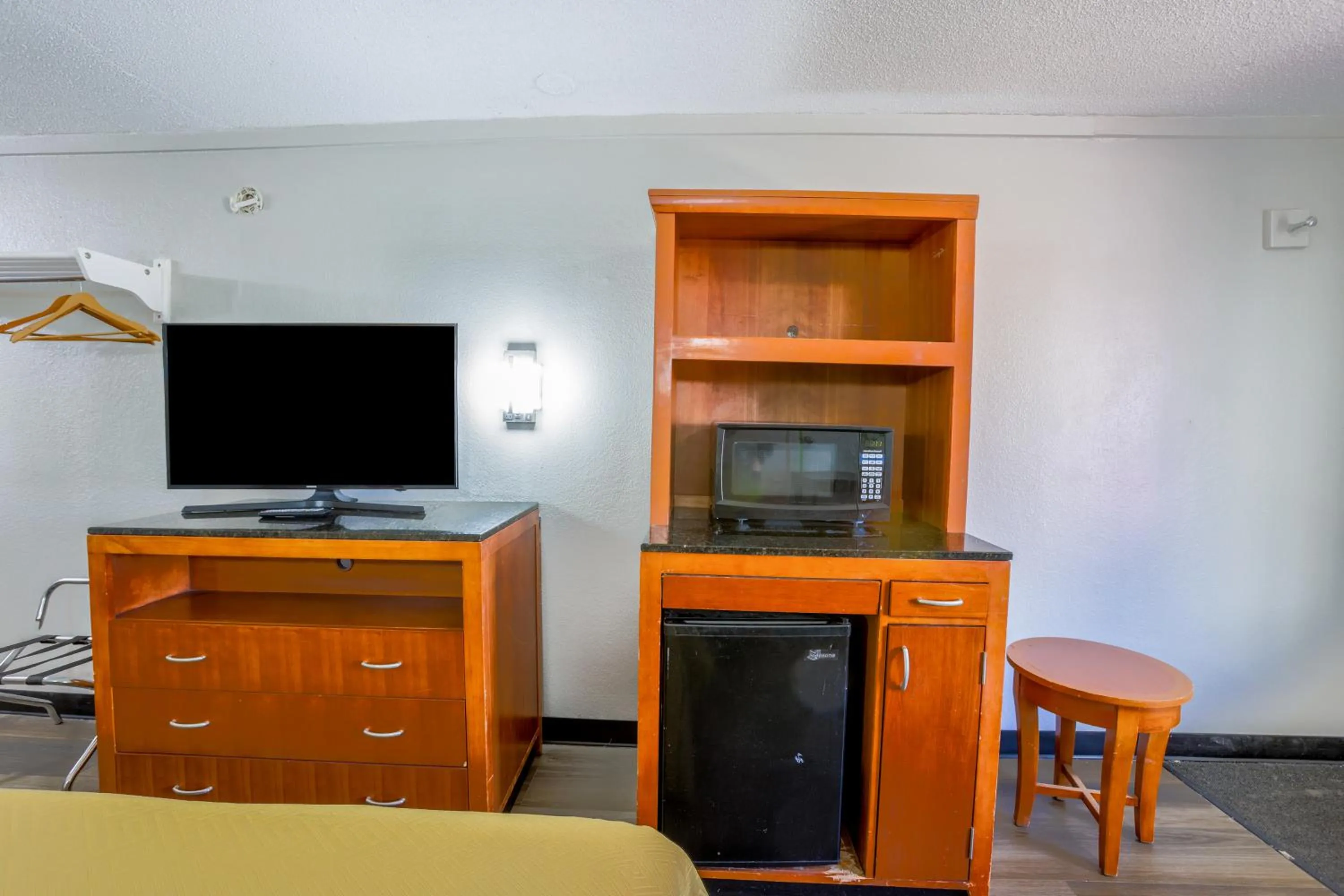 Bedroom in Cozy Garden Inn By OYO Hwy 40 Richmond