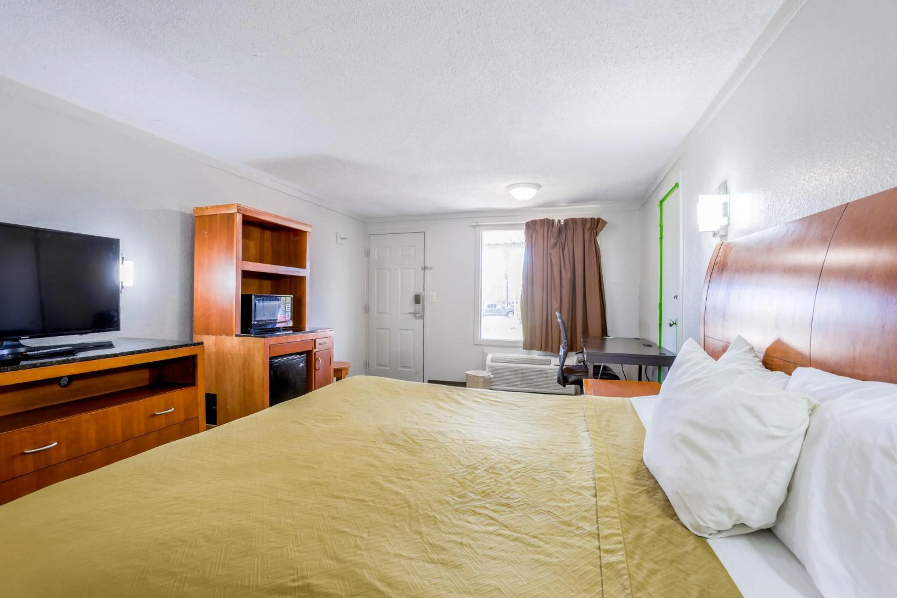 Bedroom, Bed in Cozy Garden Inn By OYO Hwy 40 Richmond