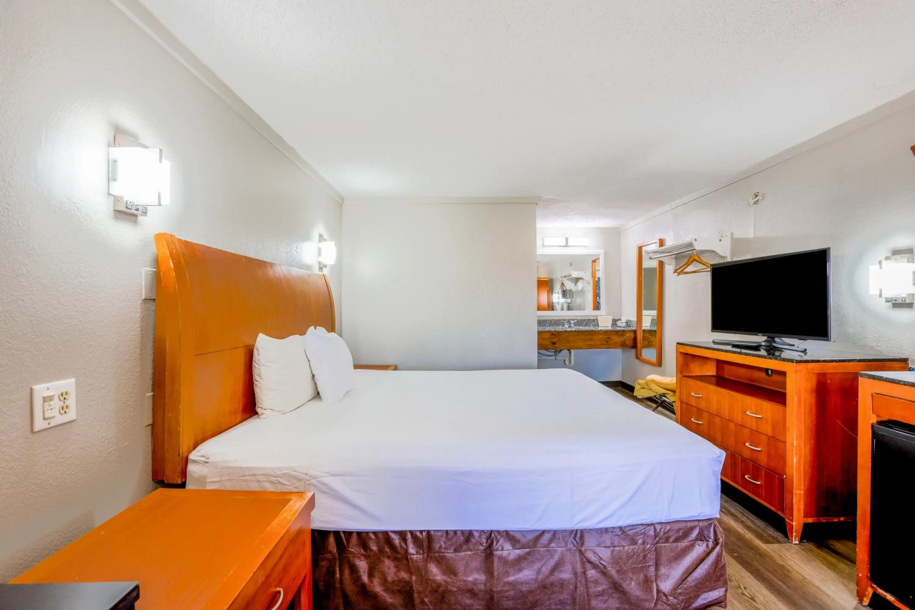 Bedroom, Bed in Cozy Garden Inn By OYO Hwy 40 Richmond