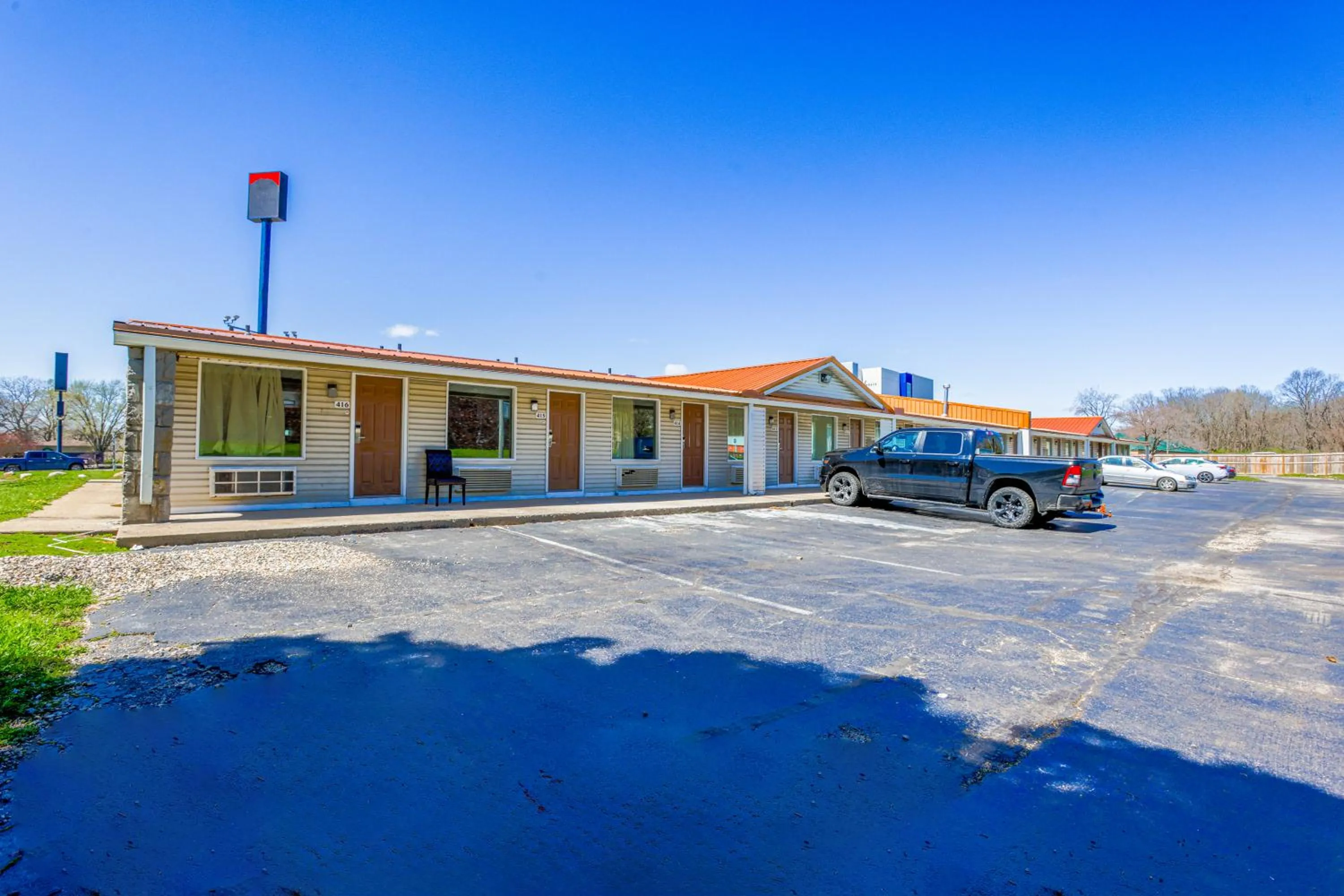 Parking in Cozy Garden Inn By OYO Hwy 40 Richmond