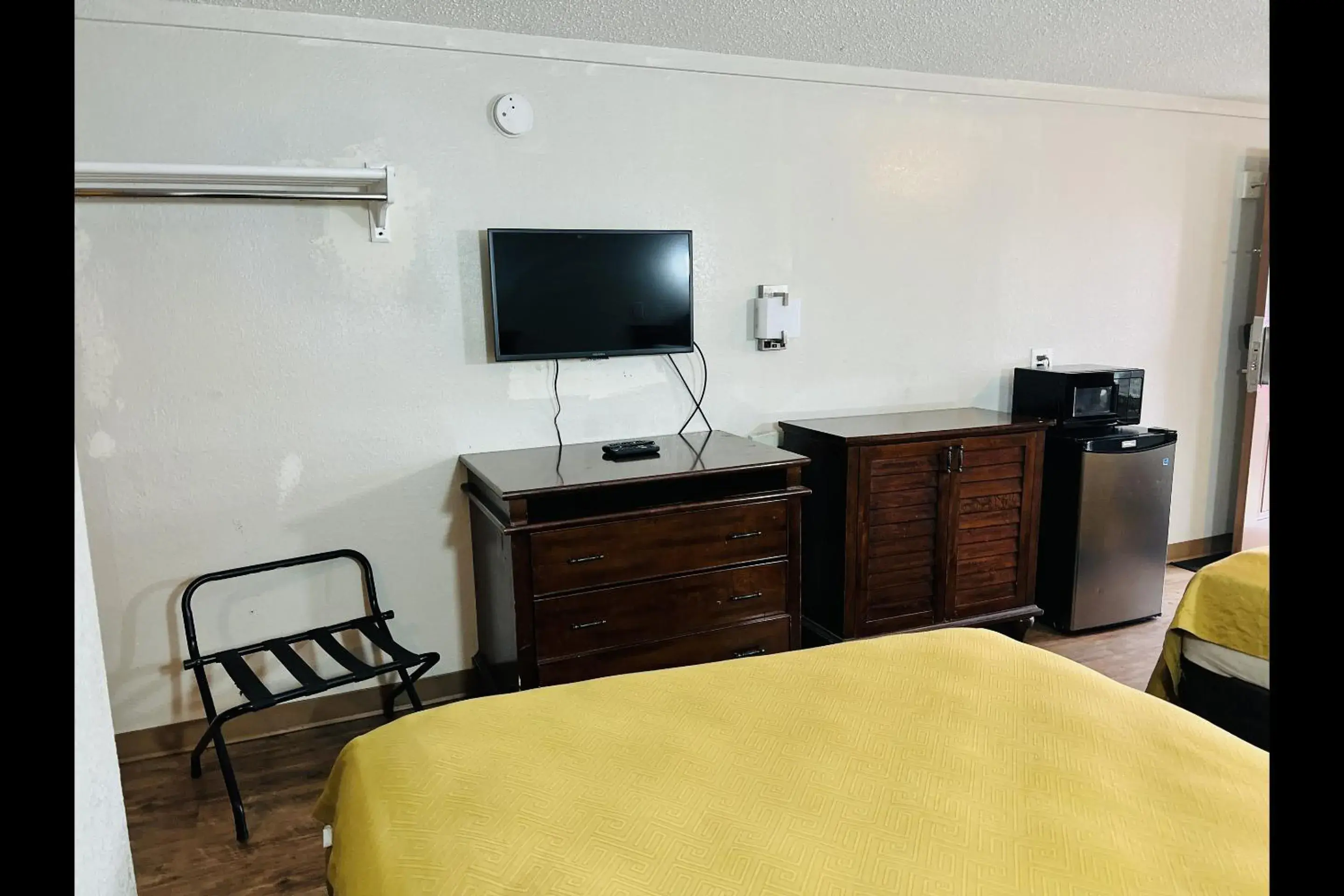 Queen Bed Non-Smoking in Cozy Garden Inn By OYO Hwy 40 Richmond Queen Bed Non-Smoking in Cozy Garden Inn By OYO Hwy 40 Richmond