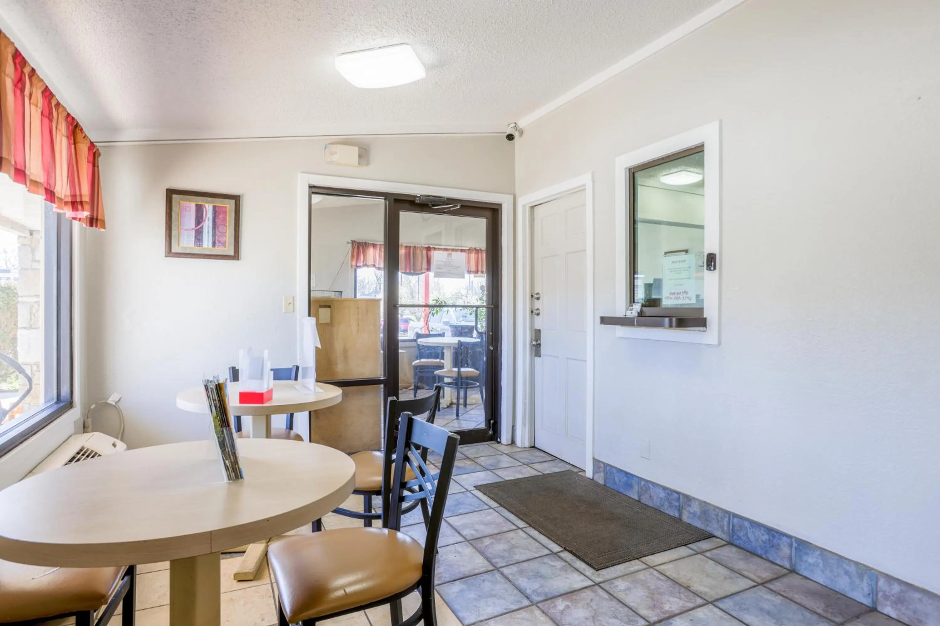 Lobby or reception in Cozy Garden Inn By OYO Hwy 40 Richmond