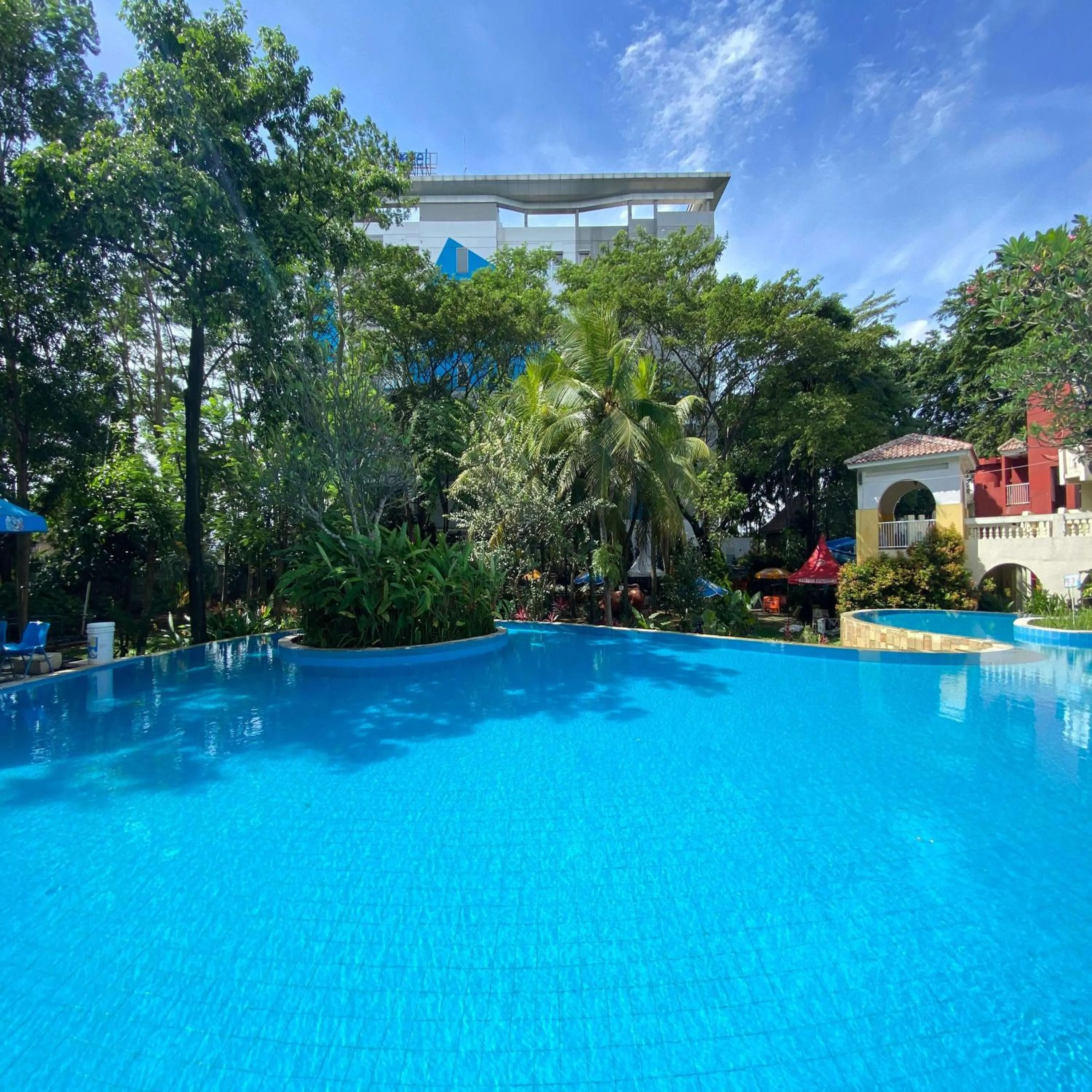 Swimming pool in Ispi Hotel Cikarang Festival