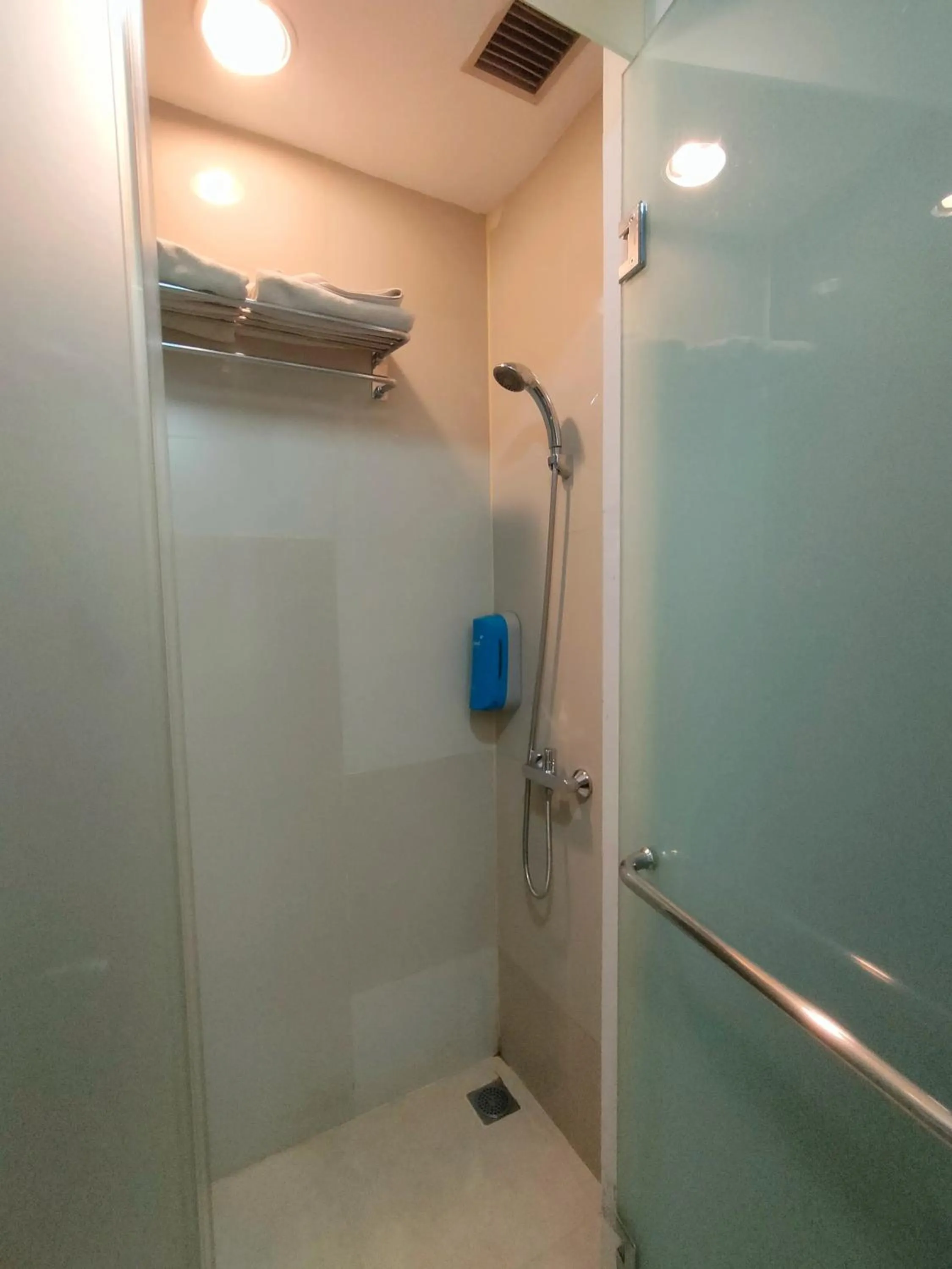 Bathroom in Ispi Hotel Cikarang Festival