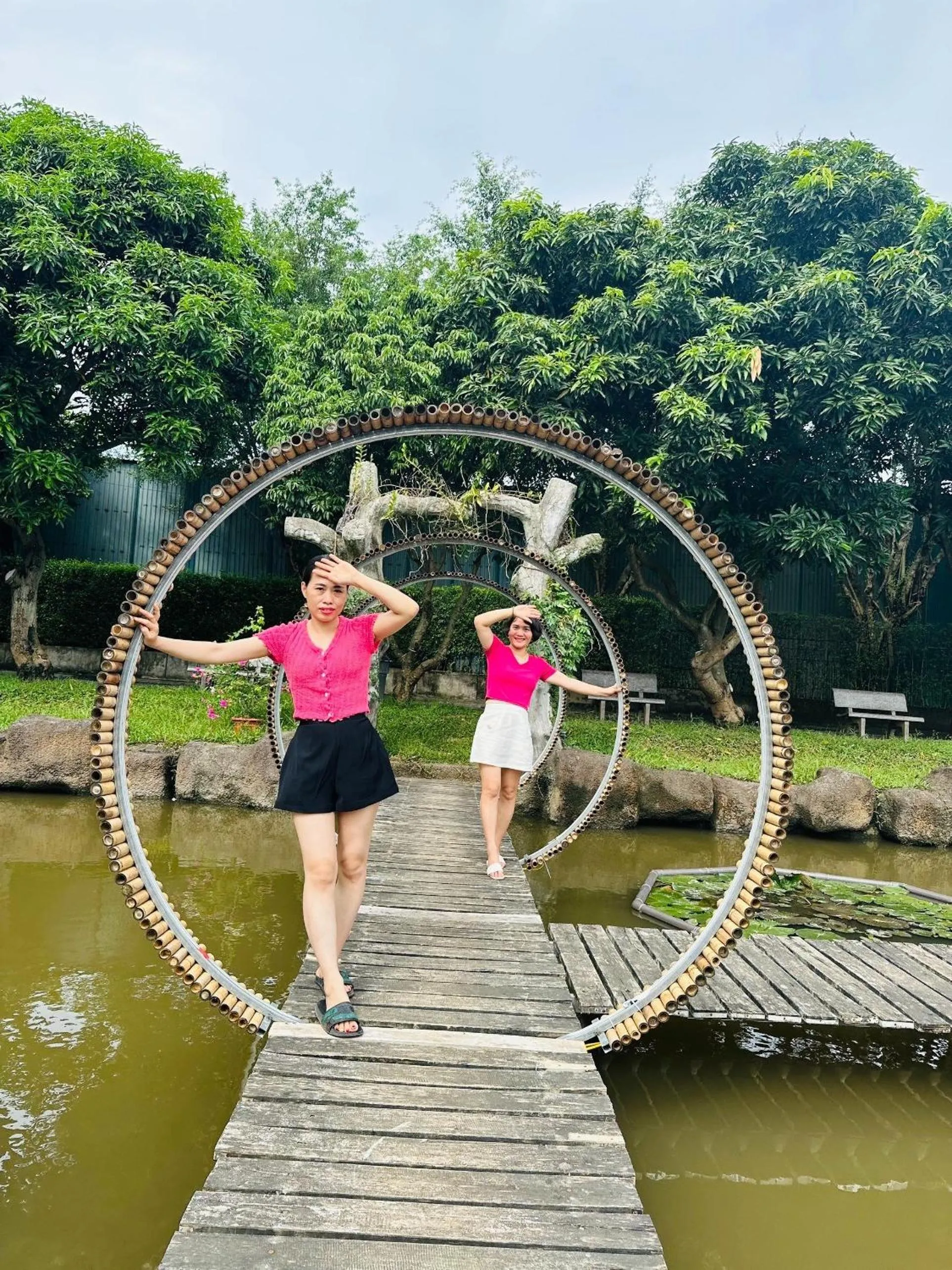 group of guests in Hoa Lu Garden Resort