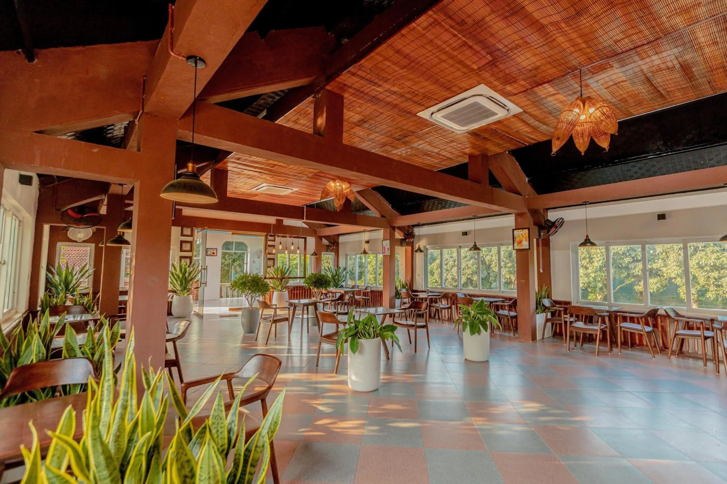 Restaurant/places to eat in Hoa Lu Garden Resort
