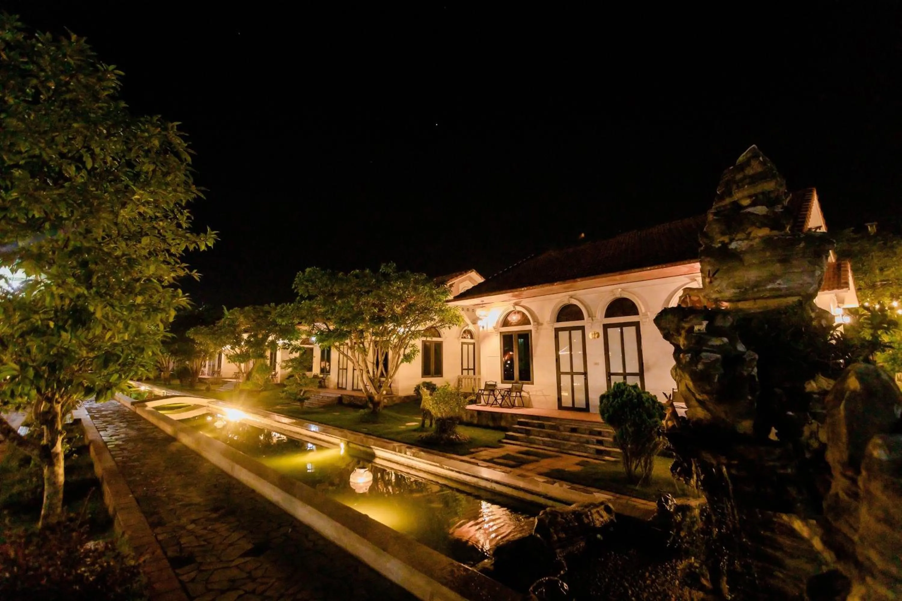 Night in Hoa Lu Garden Resort