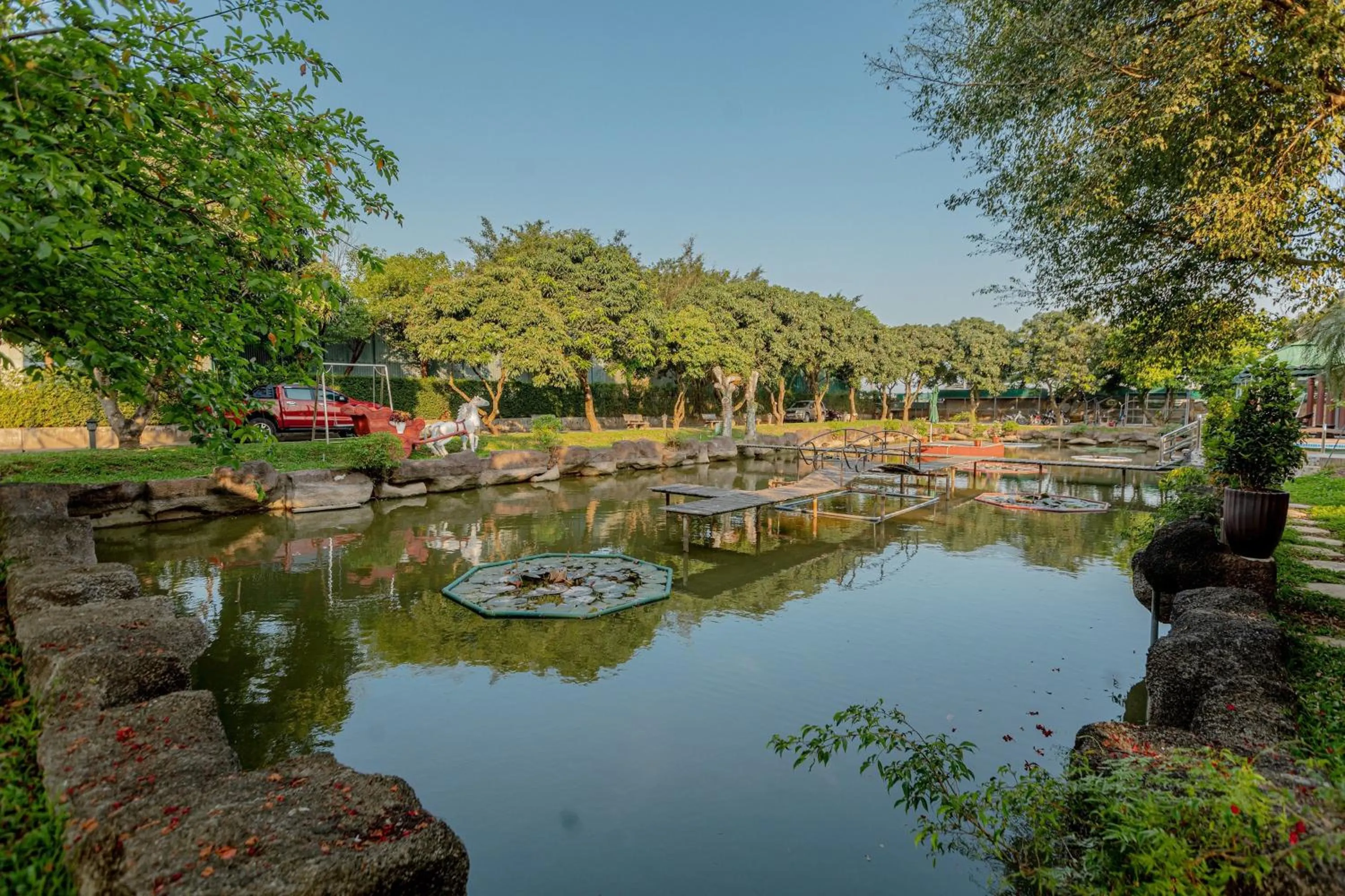 Lake view in Hoa Lu Garden Resort
