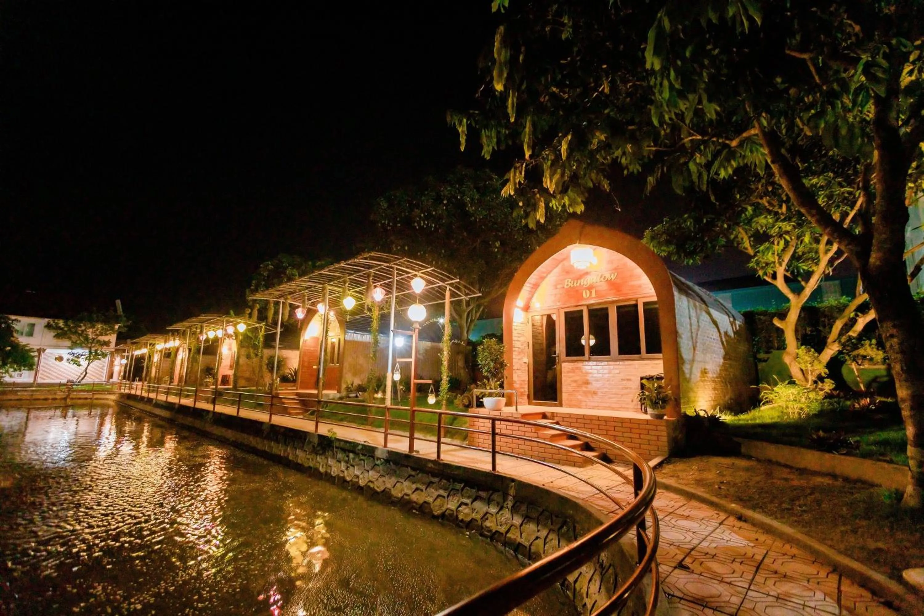 Lake view in Hoa Lu Garden Resort