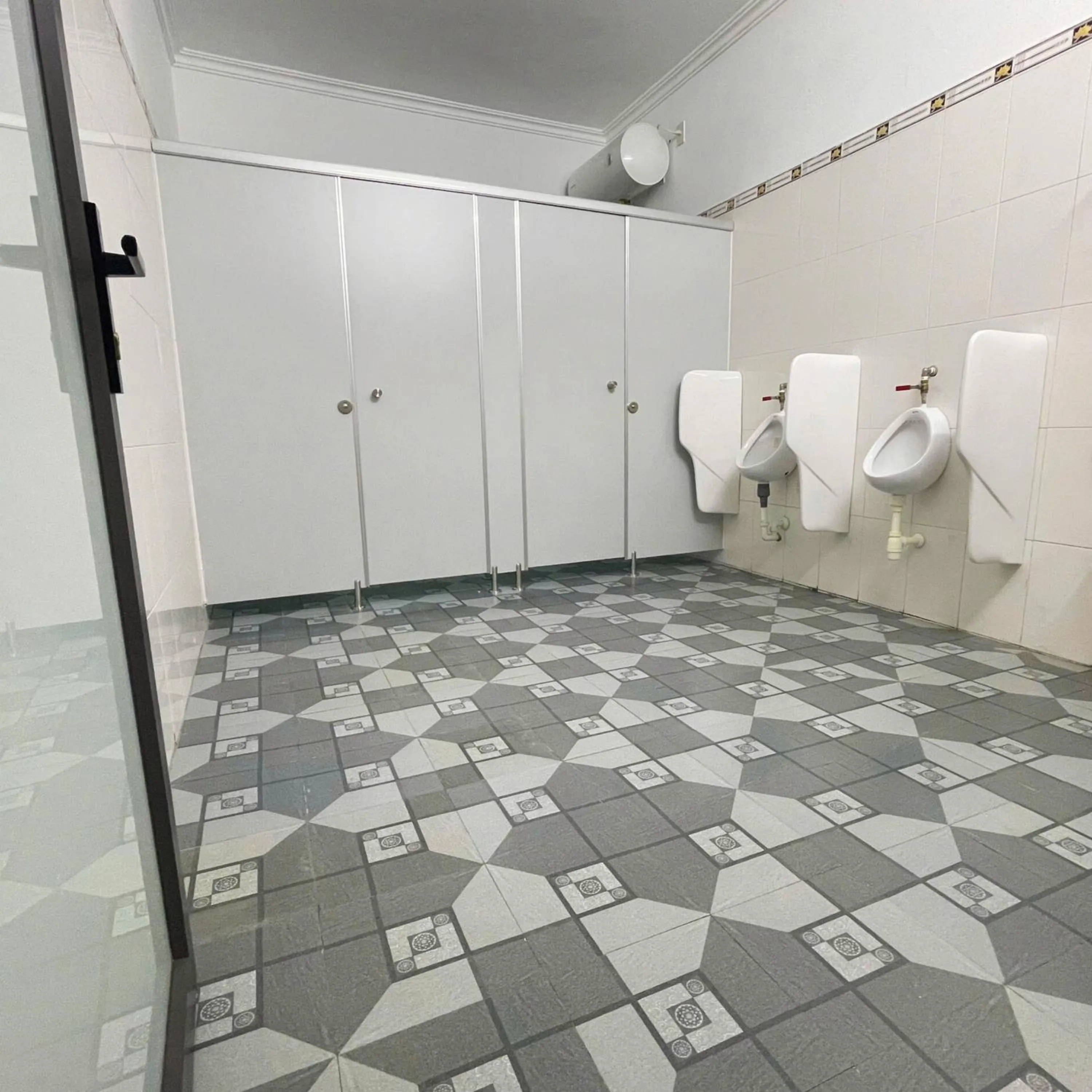 Toilet in Hoa Lu Garden Resort