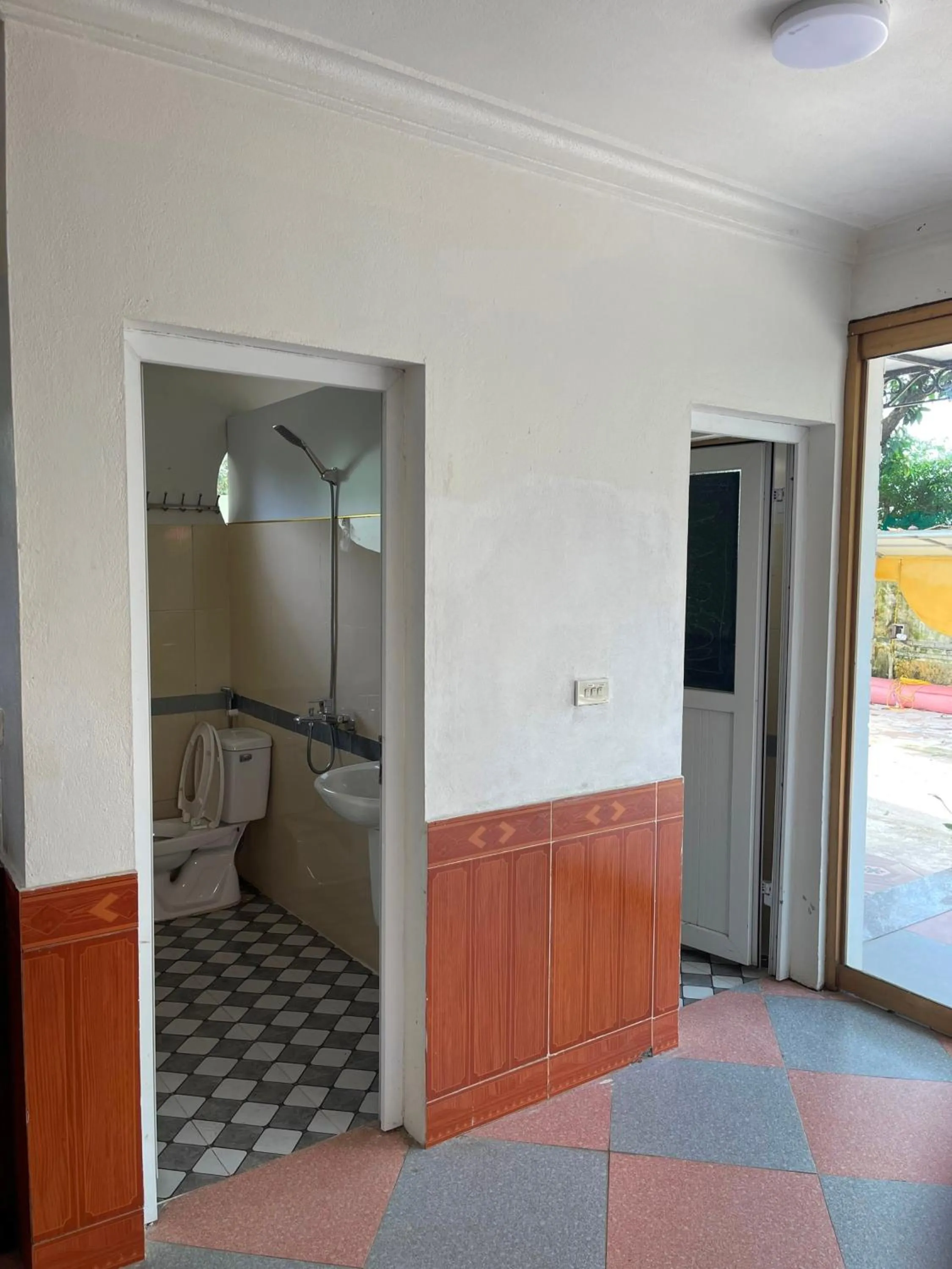 Toilet in Hoa Lu Garden Resort