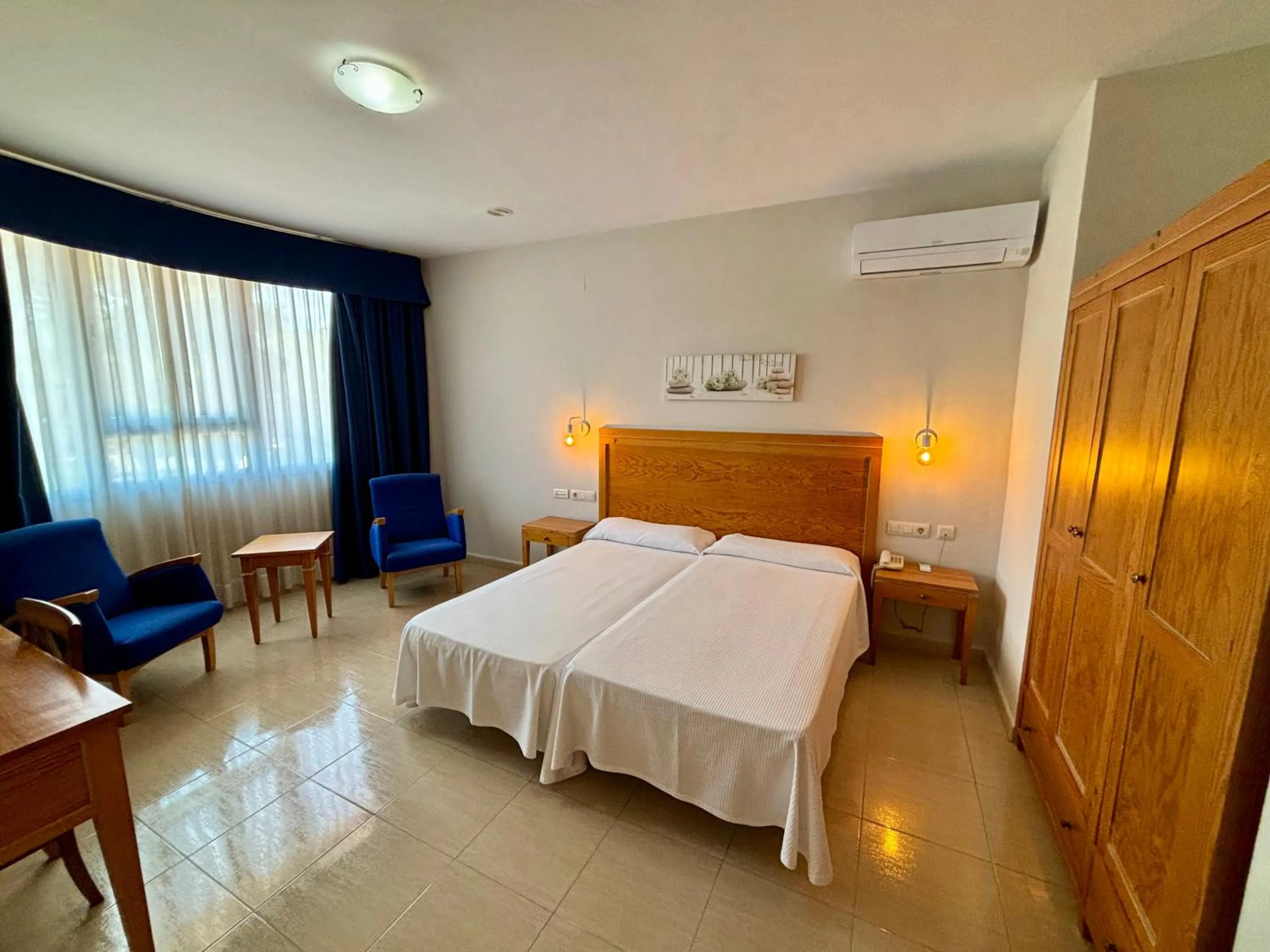 Bedroom, Bed in Aparthotel Bahia Pinosol