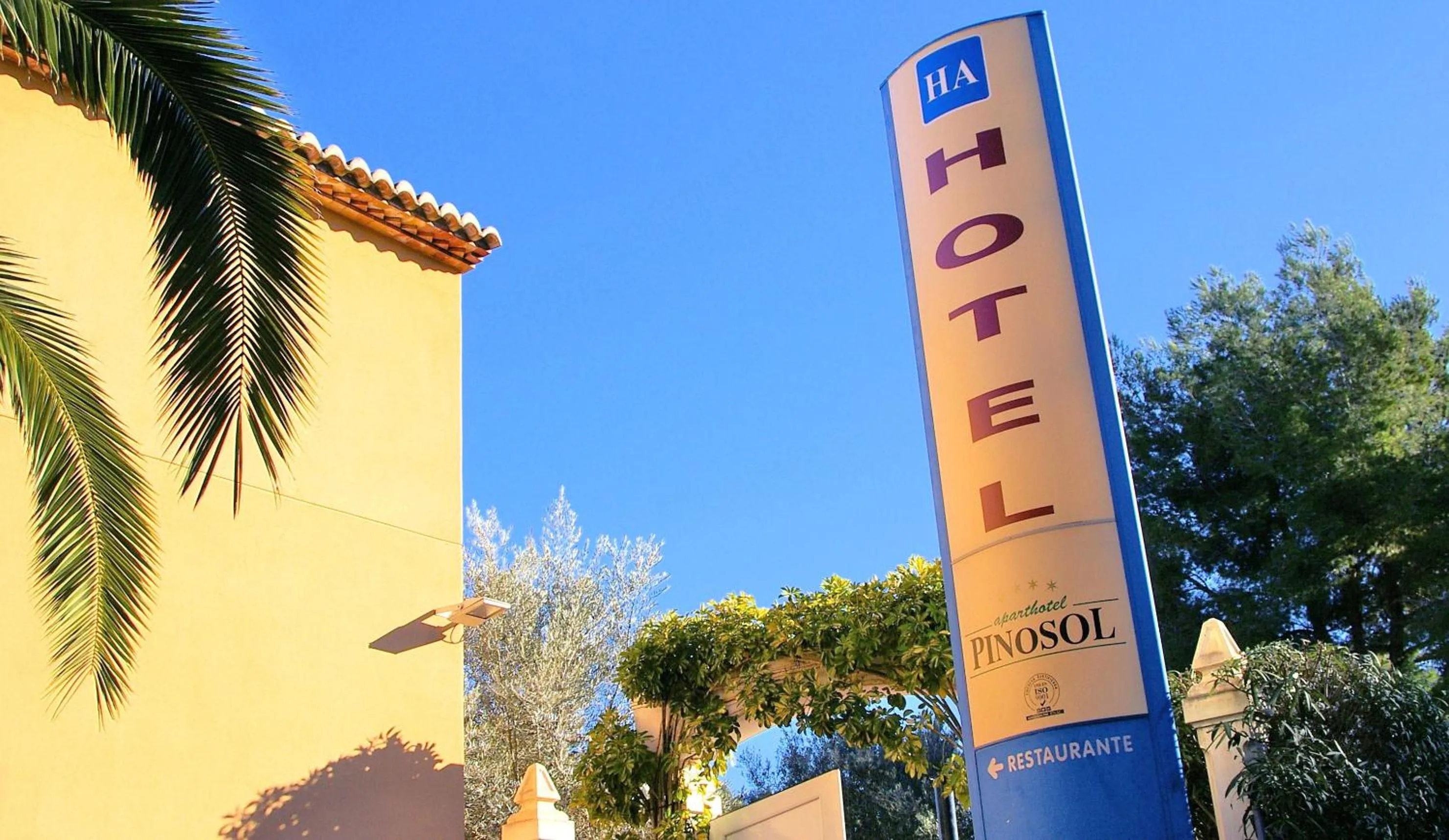 Logo/Certificate/Sign in Aparthotel Bahia Pinosol