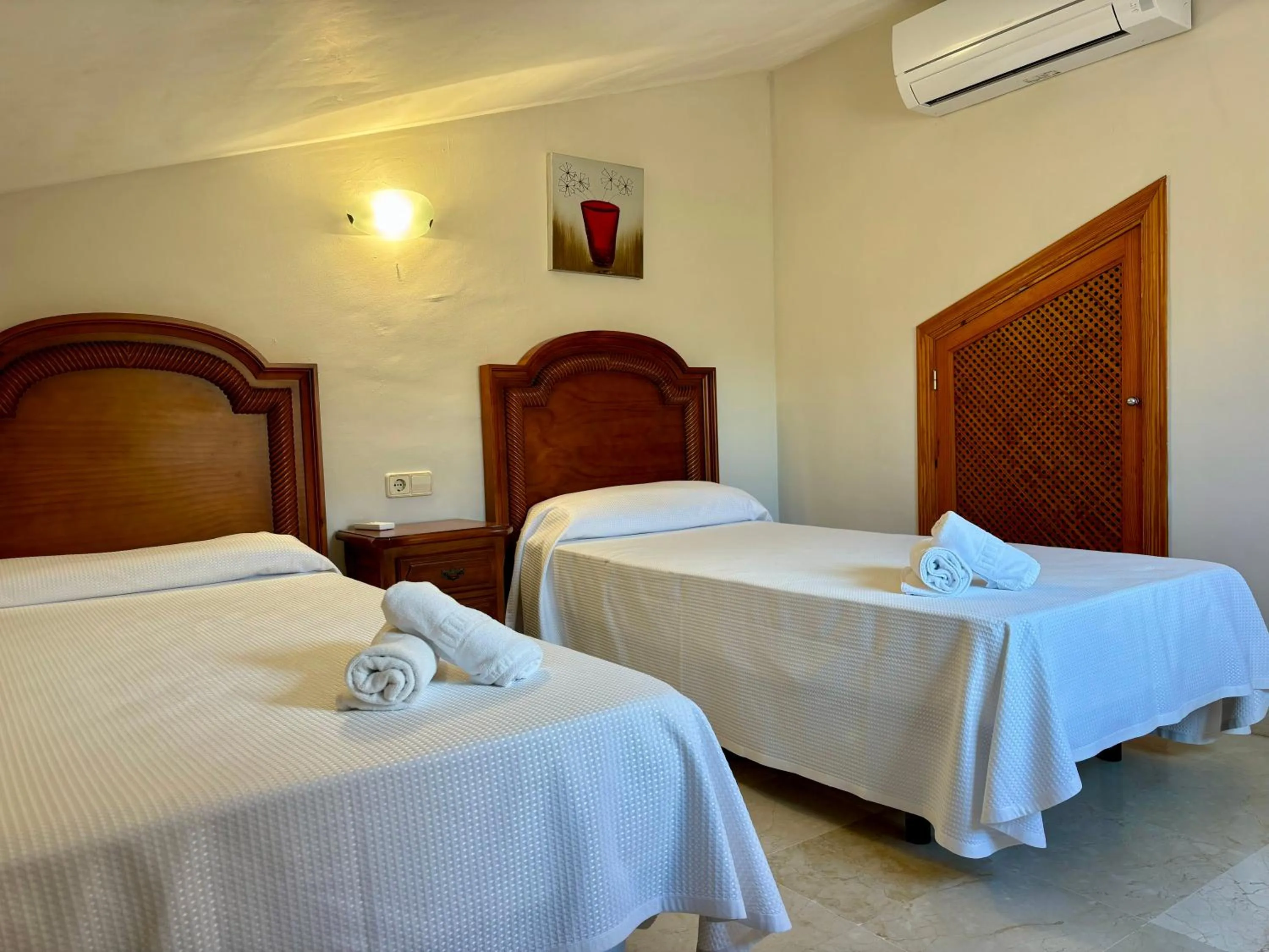 Bedroom, Bed in Aparthotel Bahia Pinosol