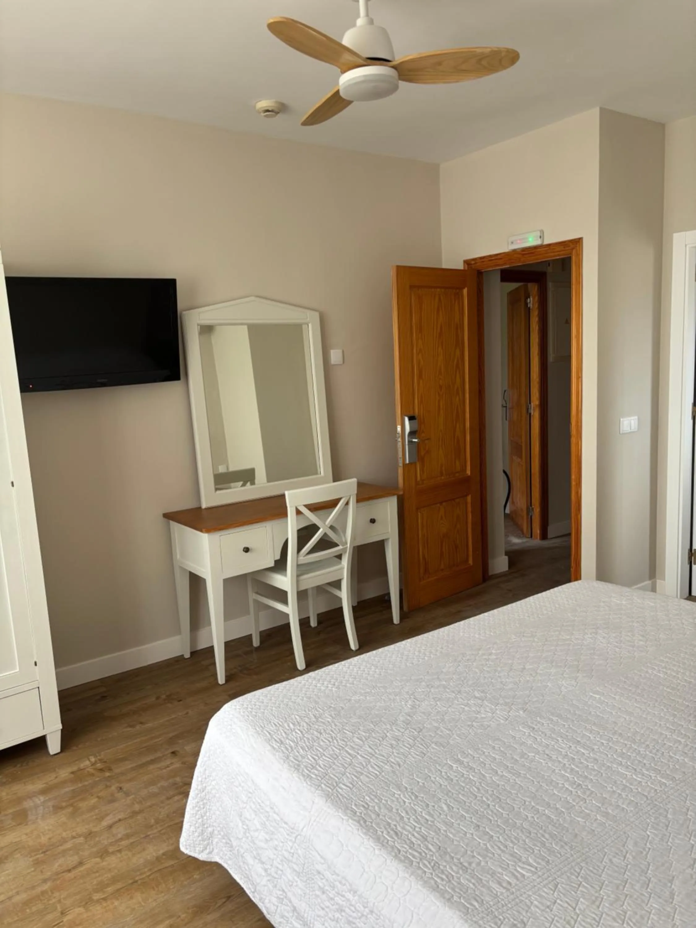 TV and multimedia, Bed in Aparthotel Bahia Pinosol