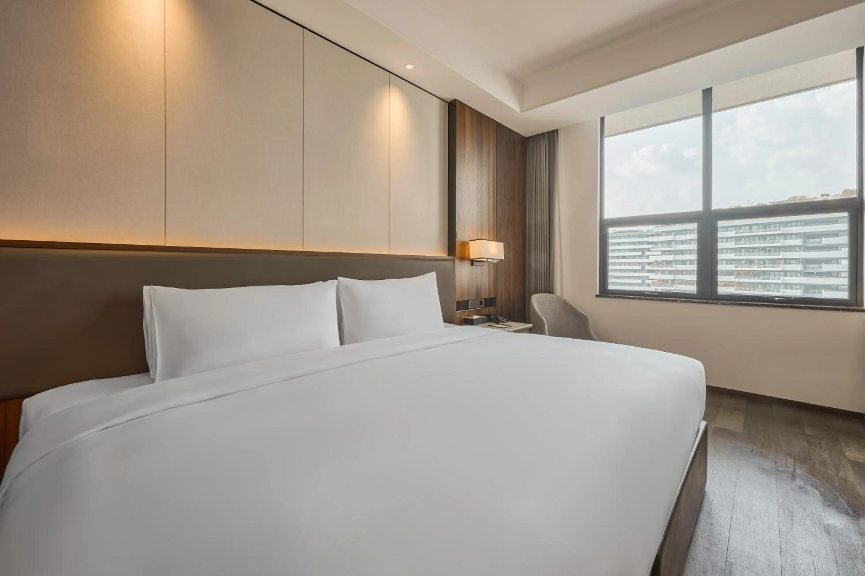 View (from property/room), Bed in Crowne Plaza Phnom Penh by IHG 金边皇冠假日酒店 Former VM Hotel