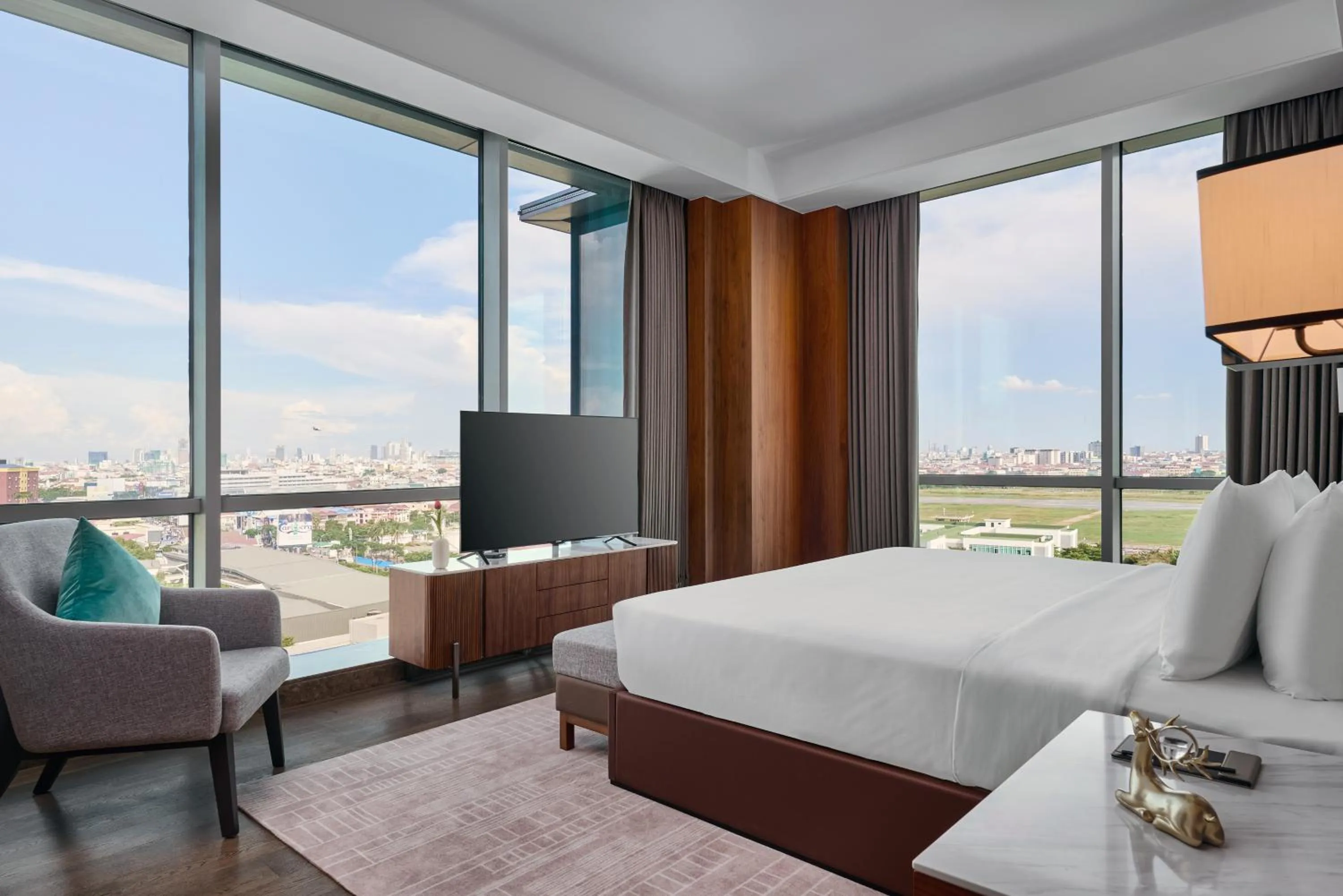 View (from property/room), Bed in Crowne Plaza Phnom Penh by IHG 金边皇冠假日酒店 Former VM Hotel