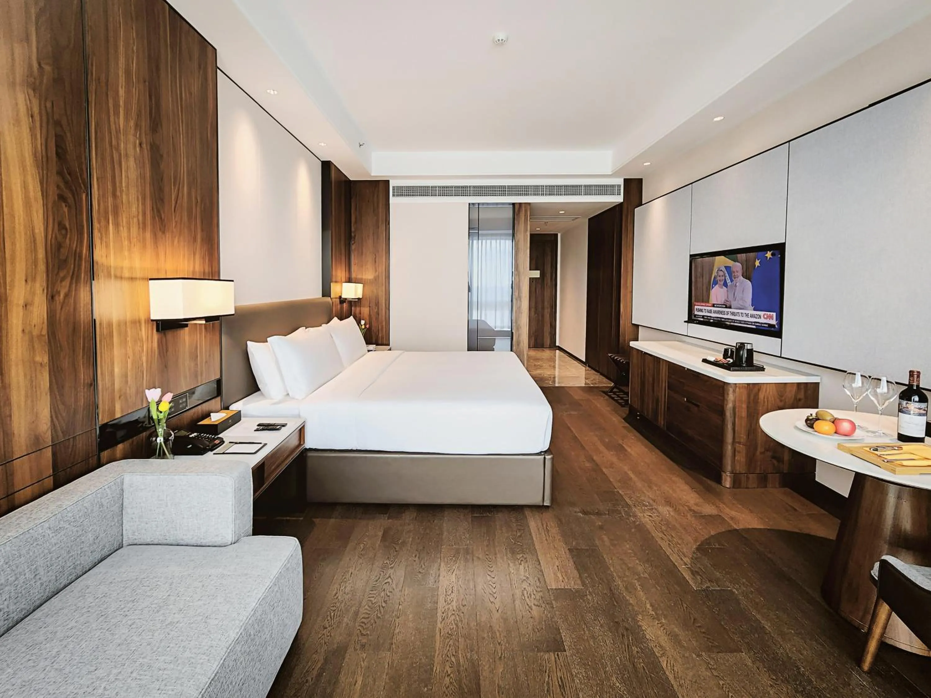 Photo of the whole room, Bed in VM Hotel