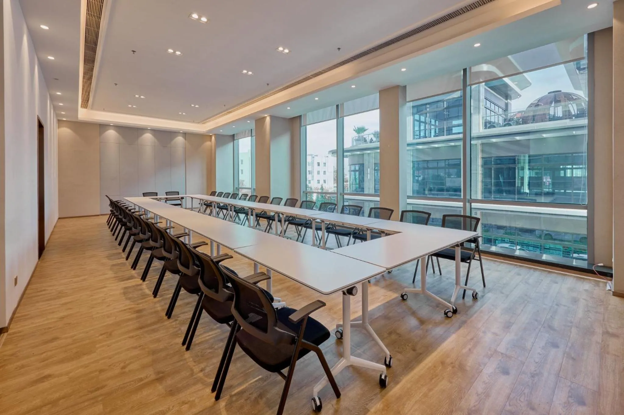 Meeting/conference room in Crowne Plaza Phnom Penh by IHG 金边皇冠假日酒店 Former VM Hotel