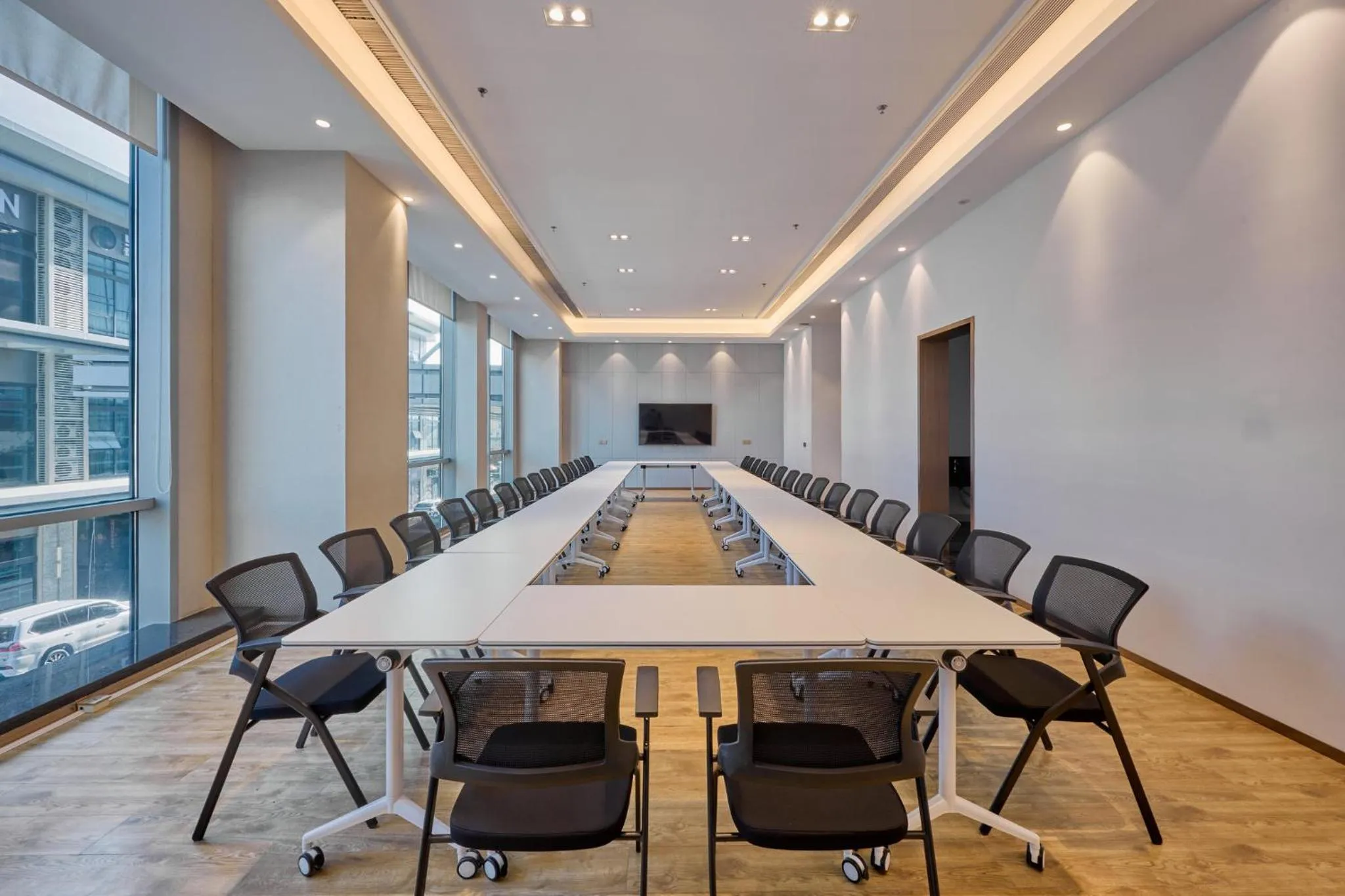 Meeting/conference room in Crowne Plaza Phnom Penh by IHG 金边皇冠假日酒店 Former VM Hotel