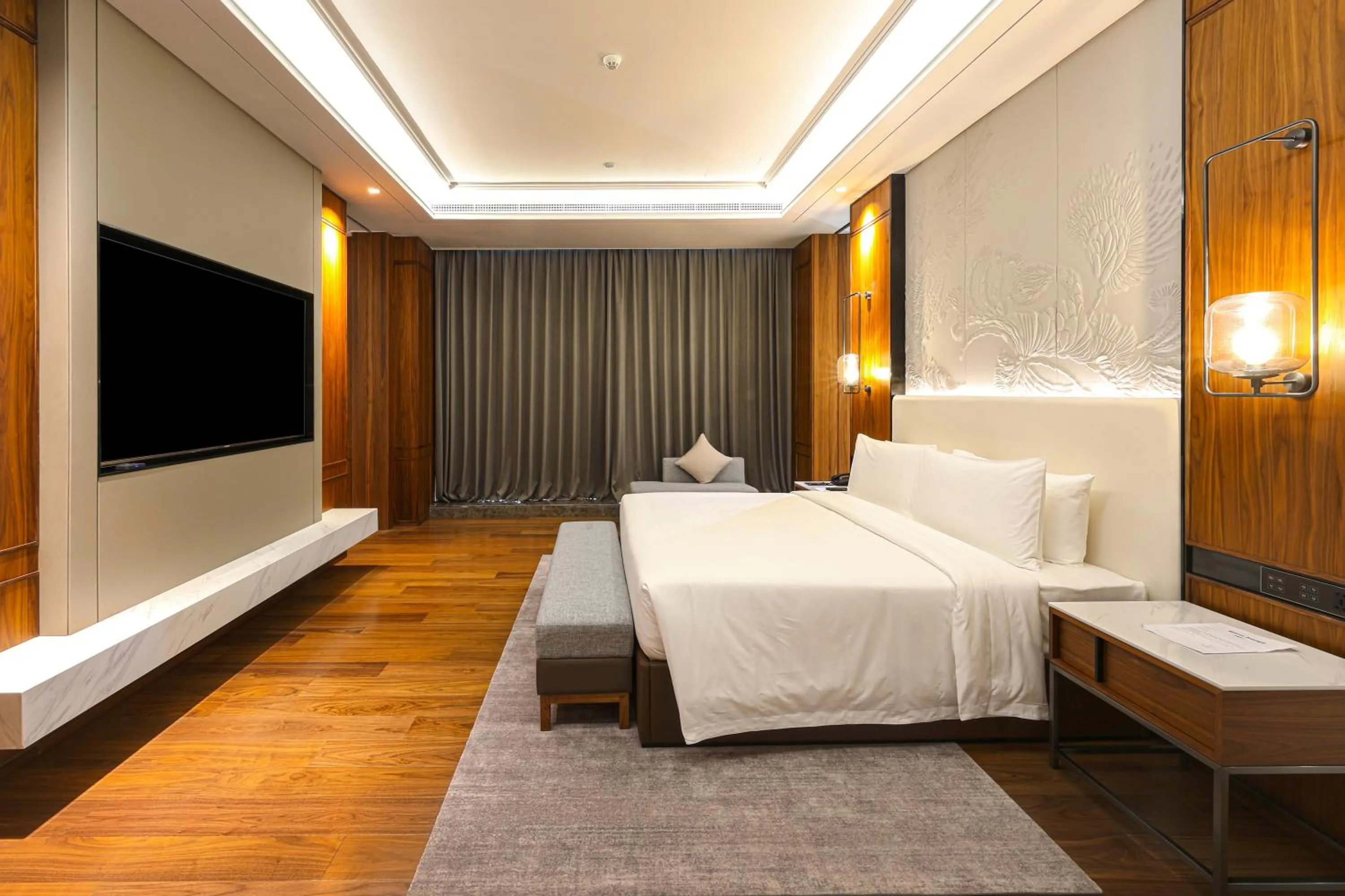 View (from property/room), Bed in Crowne Plaza Phnom Penh by IHG 金边皇冠假日酒店 Former VM Hotel