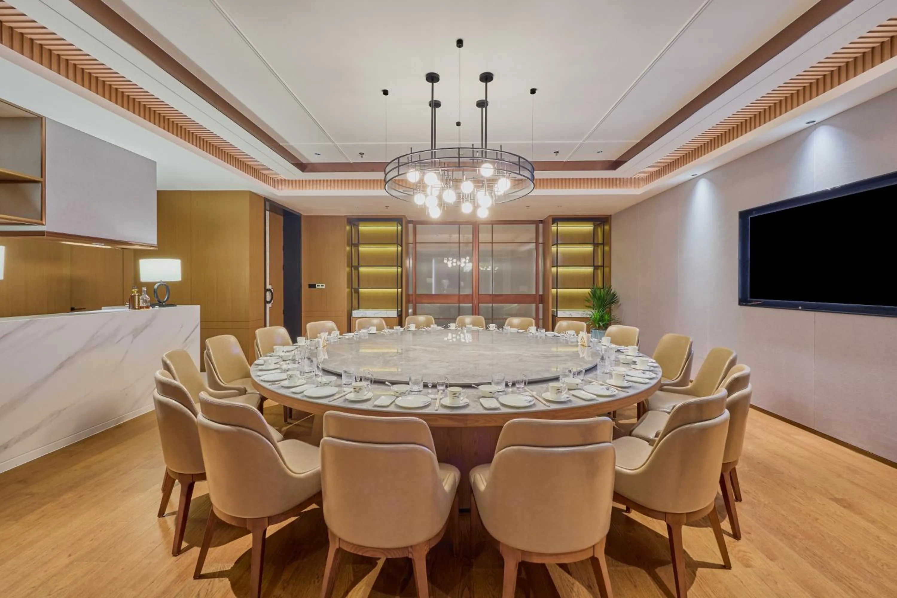 Dining area in Crowne Plaza Phnom Penh by IHG 金边皇冠假日酒店 Former VM Hotel