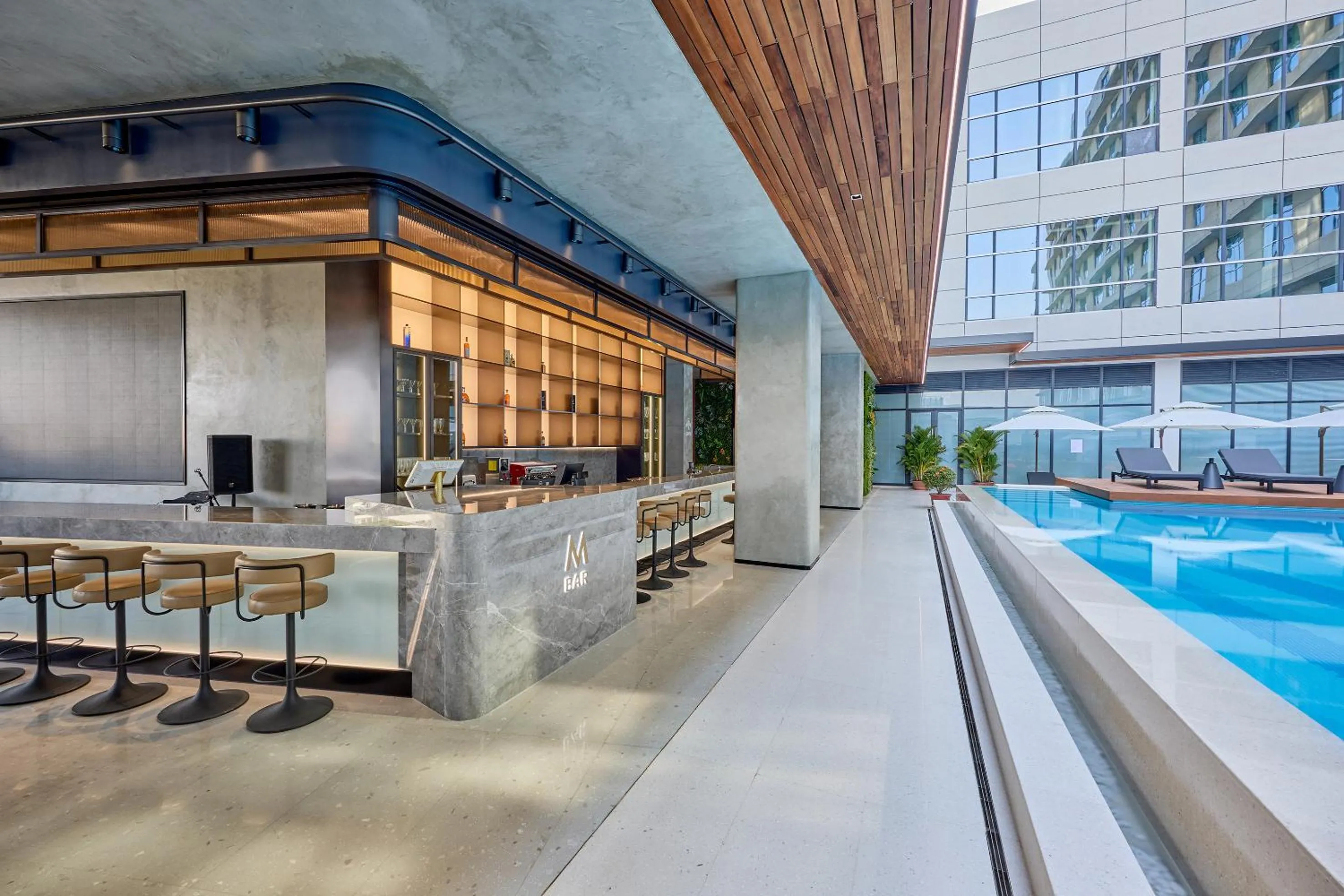 Swimming pool in Crowne Plaza Phnom Penh by IHG 金边皇冠假日酒店 Former VM Hotel