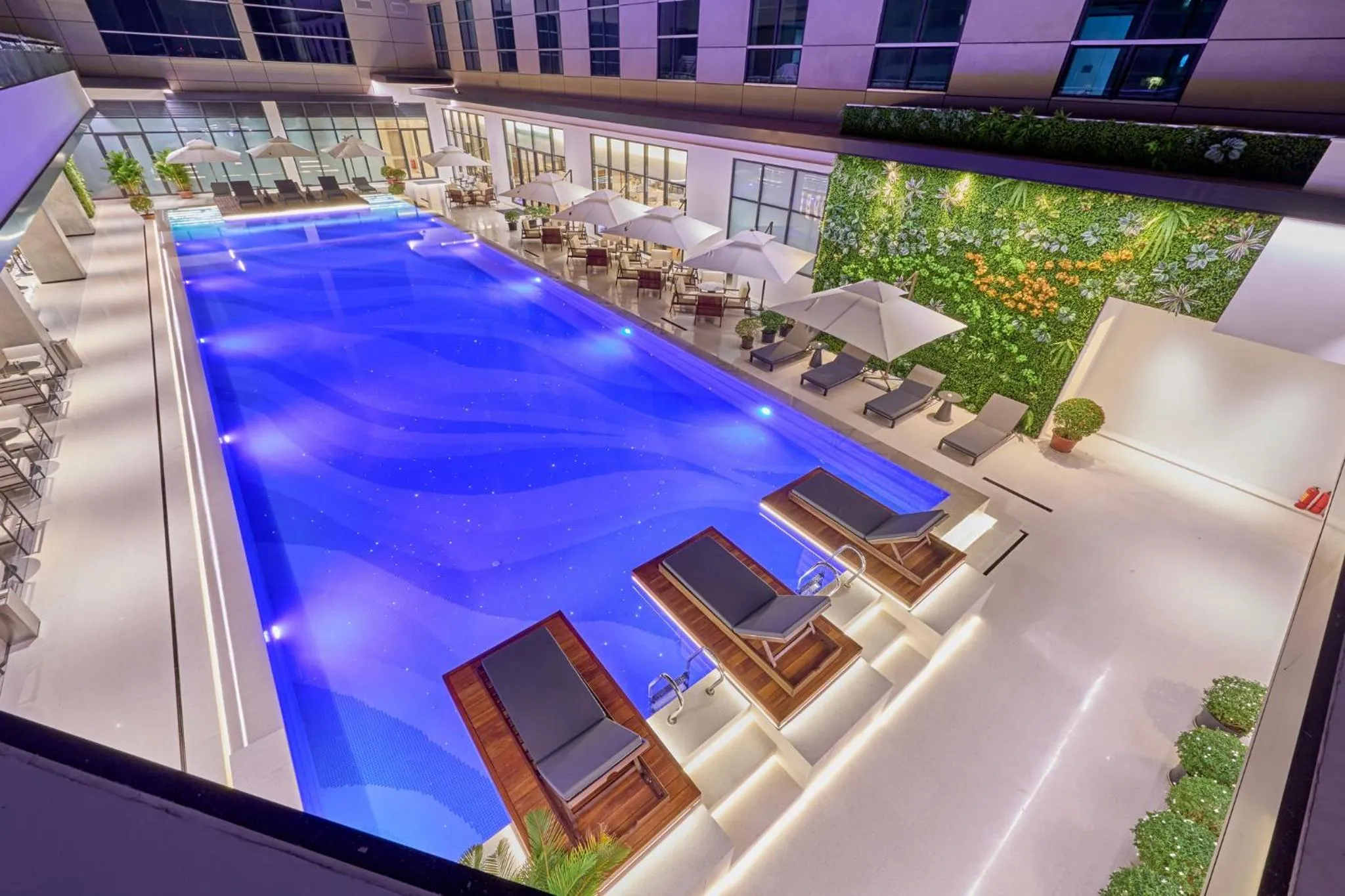 Pool view in Crowne Plaza Phnom Penh by IHG 金边皇冠假日酒店 Former VM Hotel