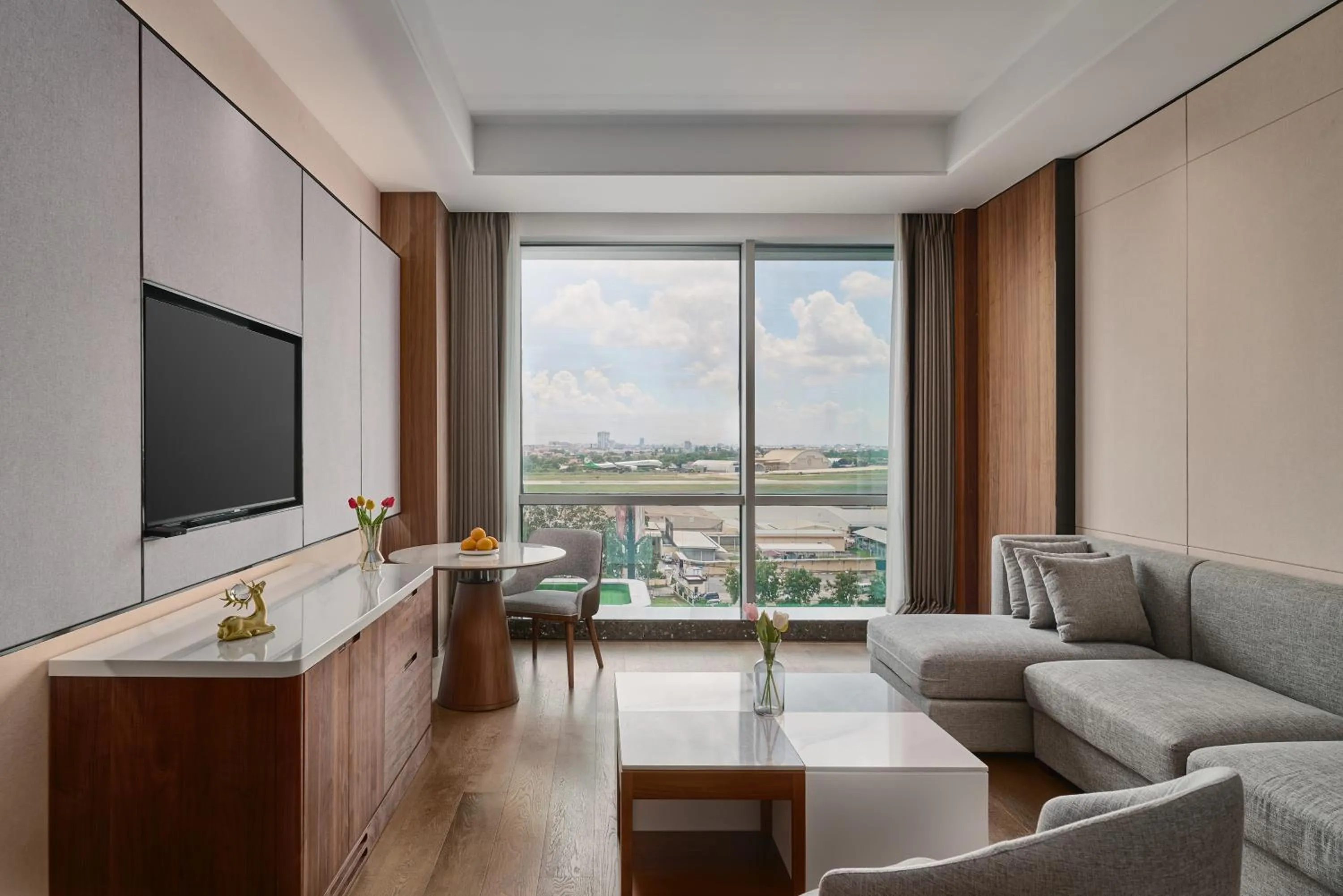 Seating area in Crowne Plaza Phnom Penh by IHG 金边皇冠假日酒店 Former VM Hotel