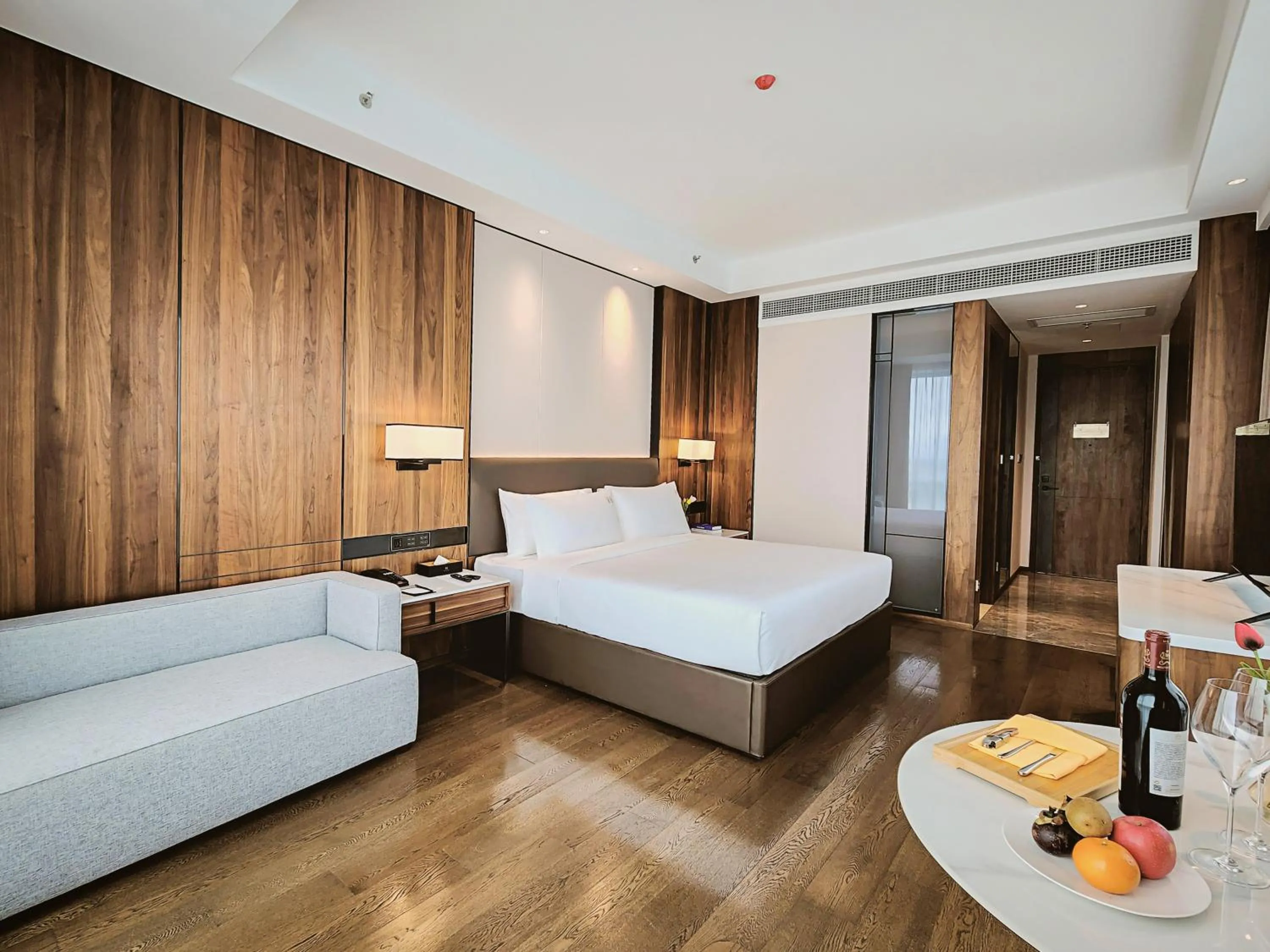 Photo of the whole room, Bed in VM Hotel