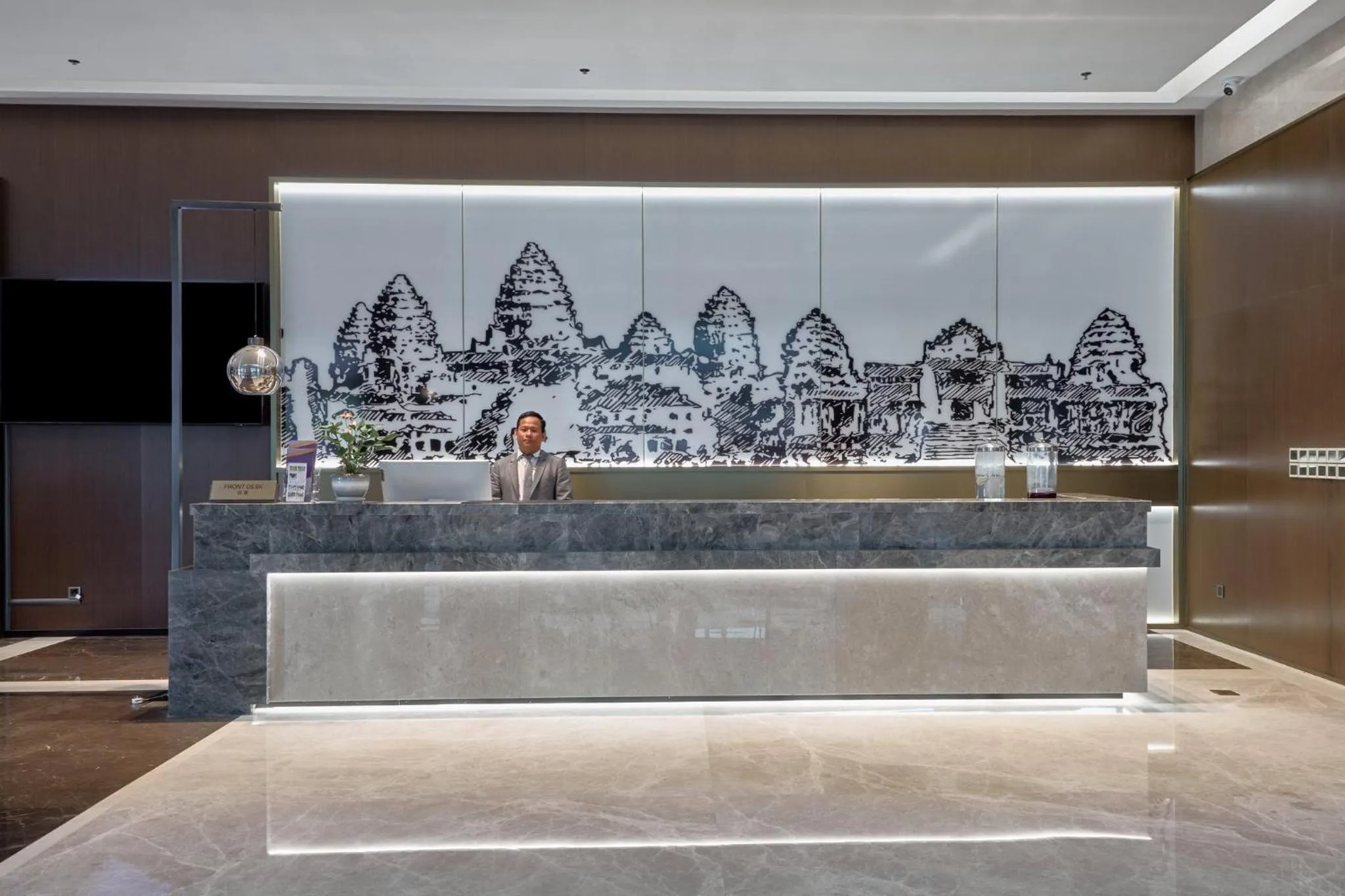 Property building in Crowne Plaza Phnom Penh by IHG 金边皇冠假日酒店 Former VM Hotel