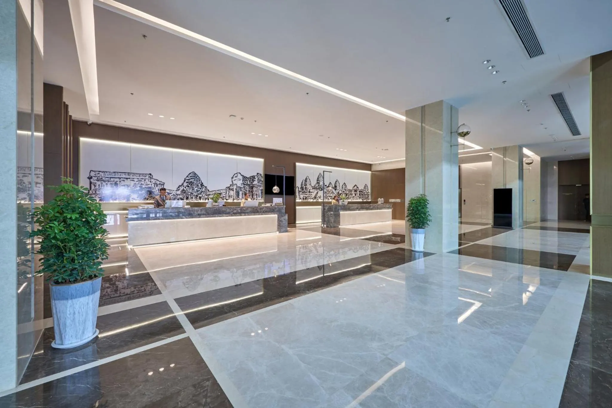 Property building in Crowne Plaza Phnom Penh by IHG 金边皇冠假日酒店 Former VM Hotel