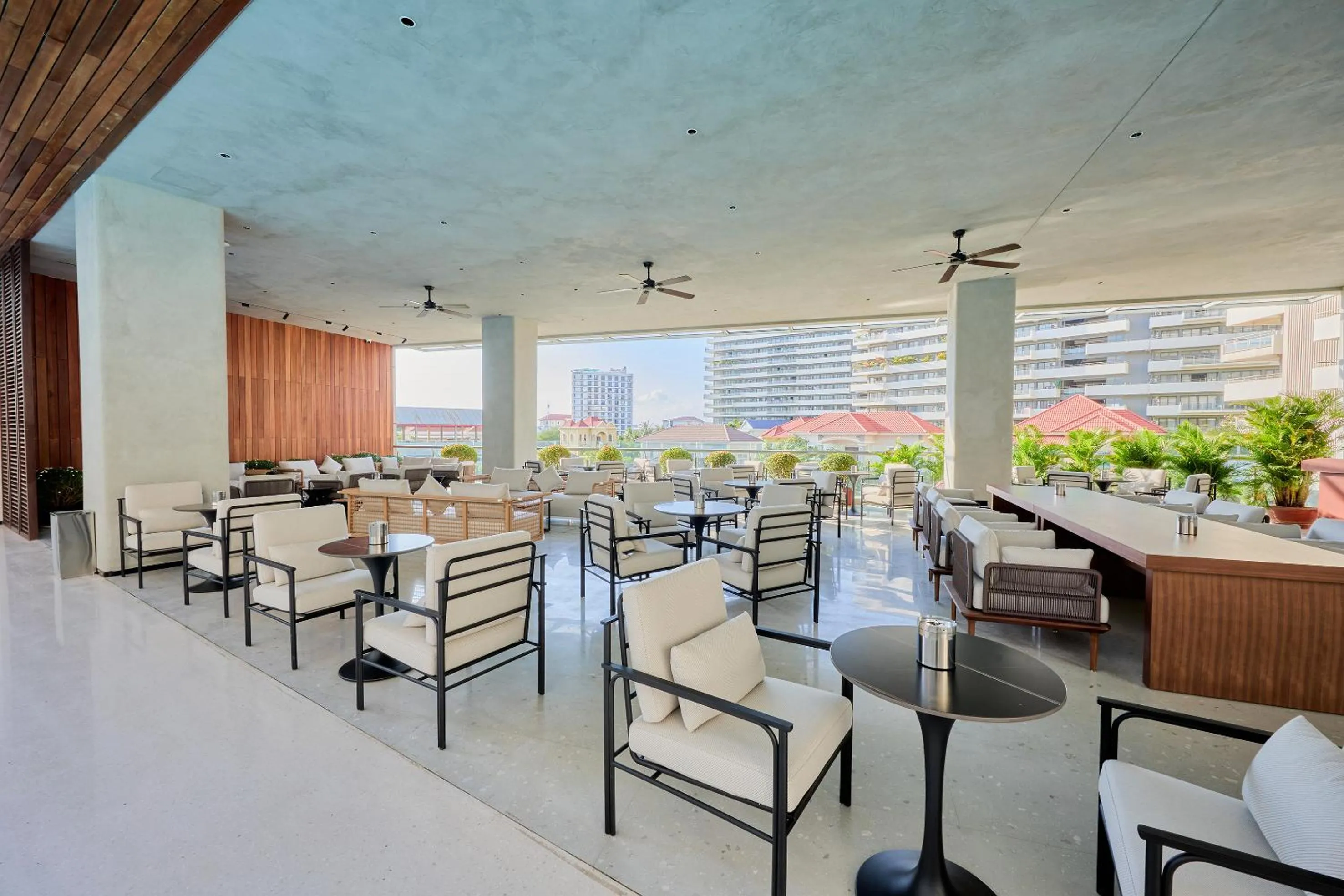 Restaurant/places to eat in VM Hotel