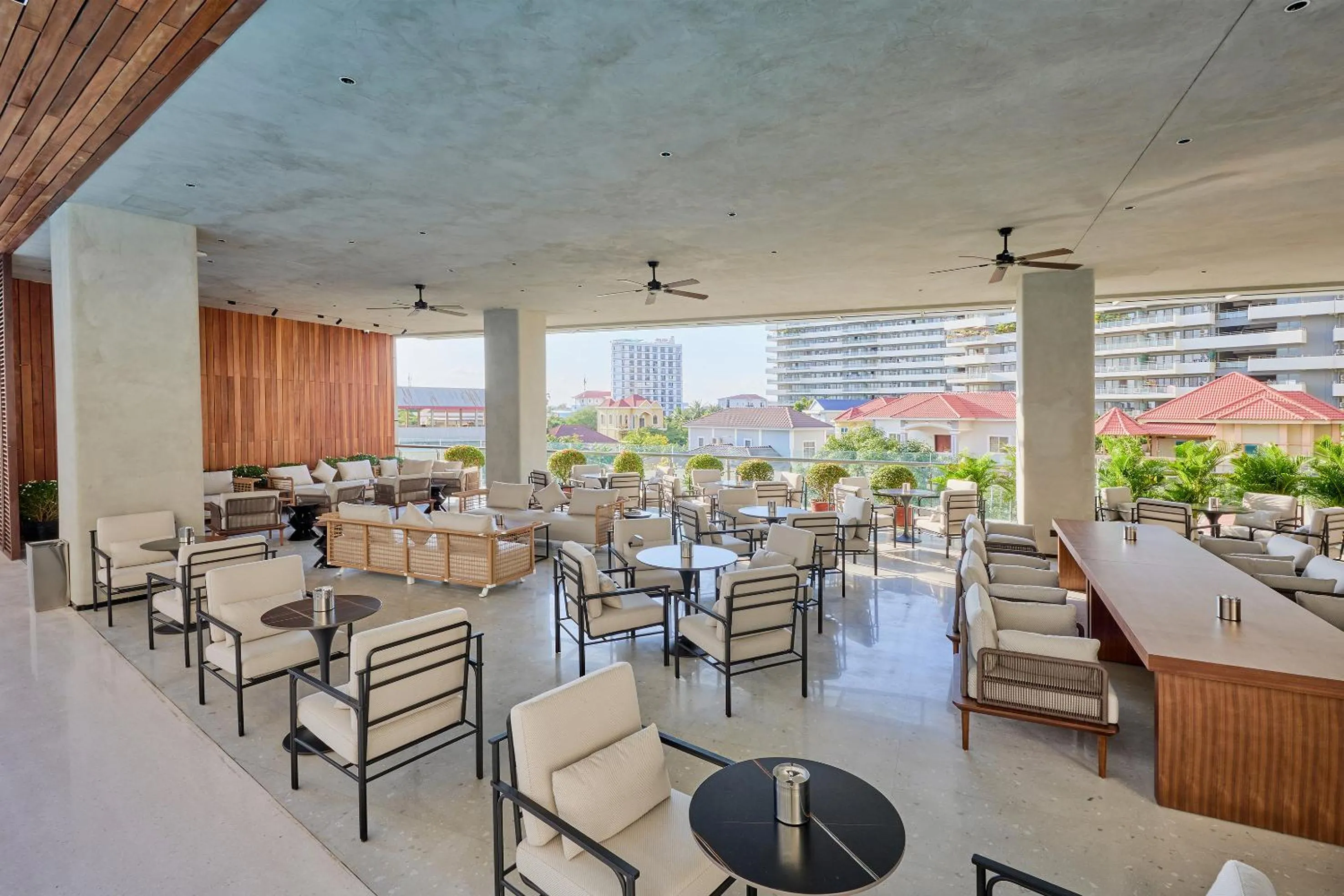 Restaurant/places to eat in VM Hotel