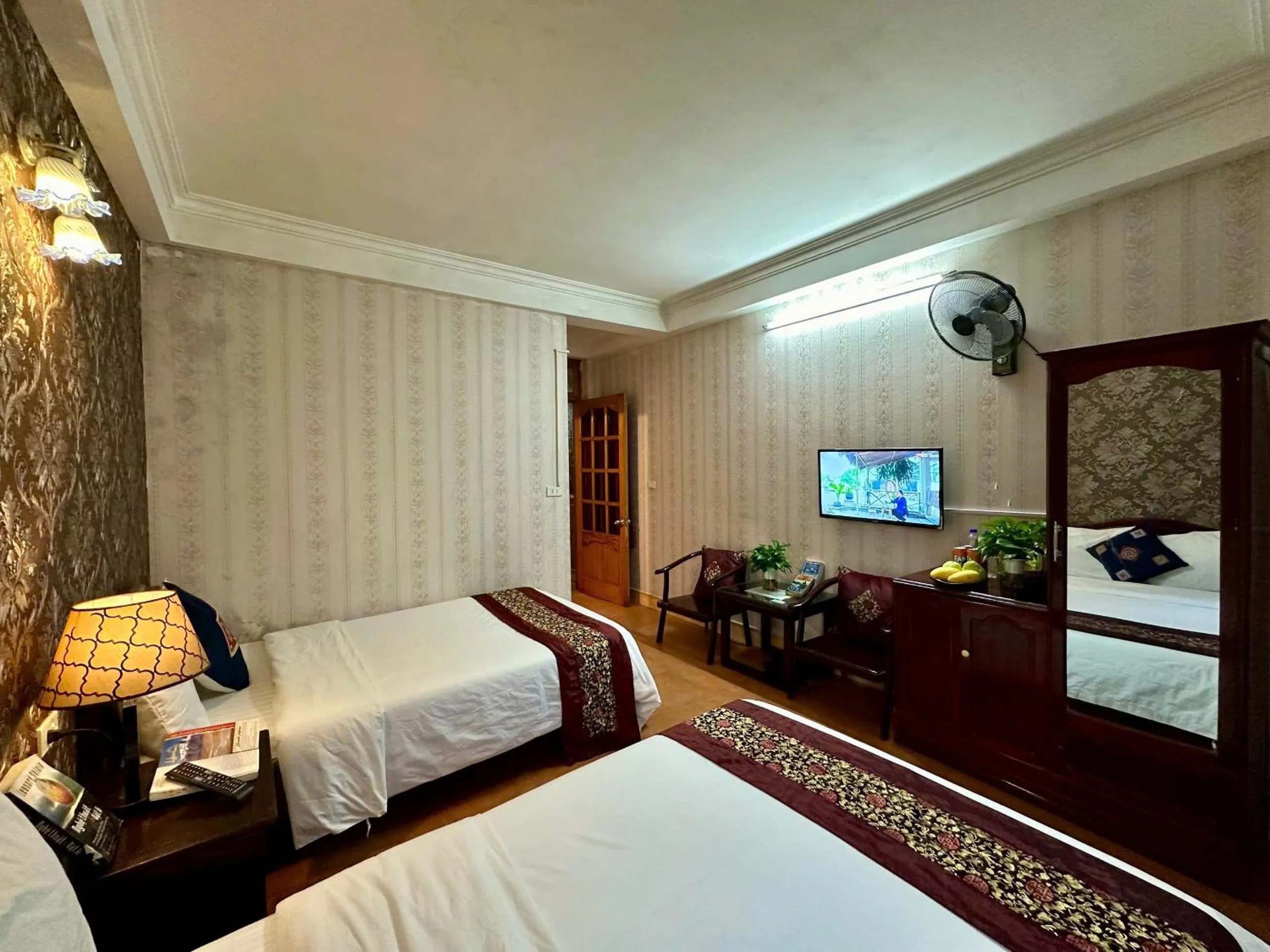 Communal lounge/ TV room, Bed in Hà Giang Hotel Sapa
