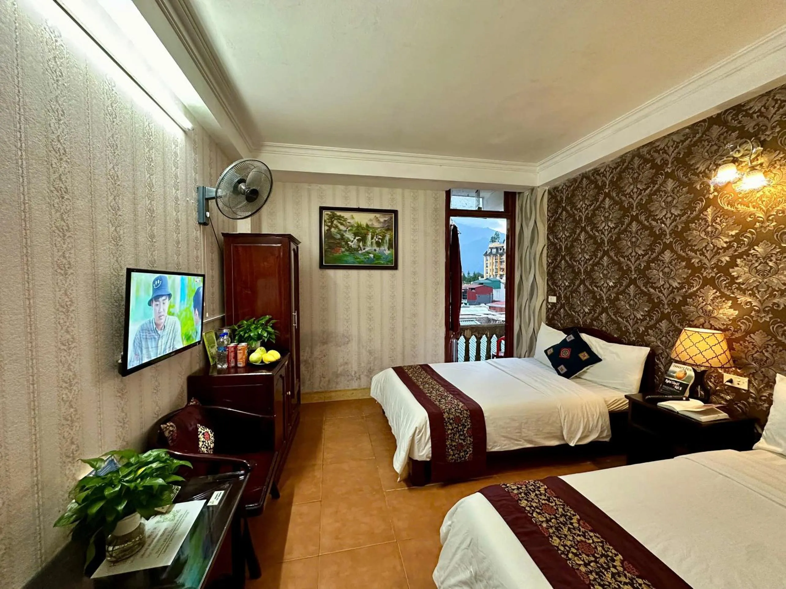 Communal lounge/ TV room, Bed in Hà Giang Hotel Sapa