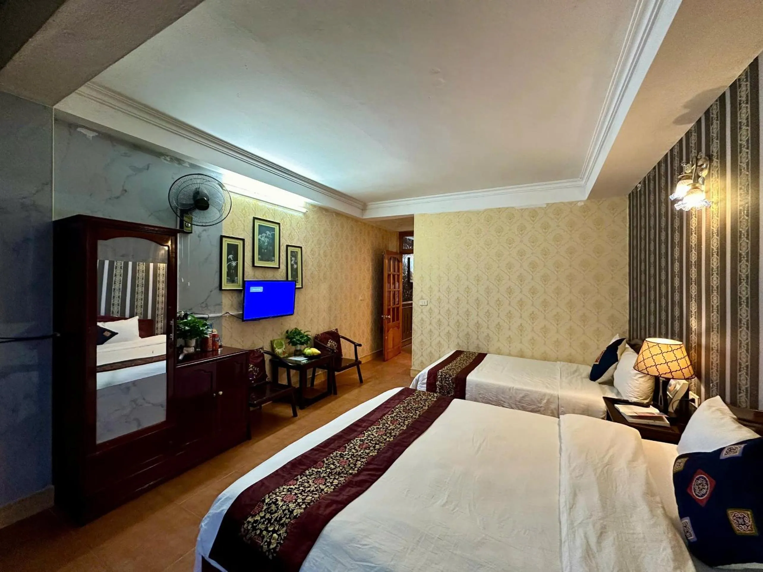 Communal lounge/ TV room, Bed in Hà Giang Hotel Sapa