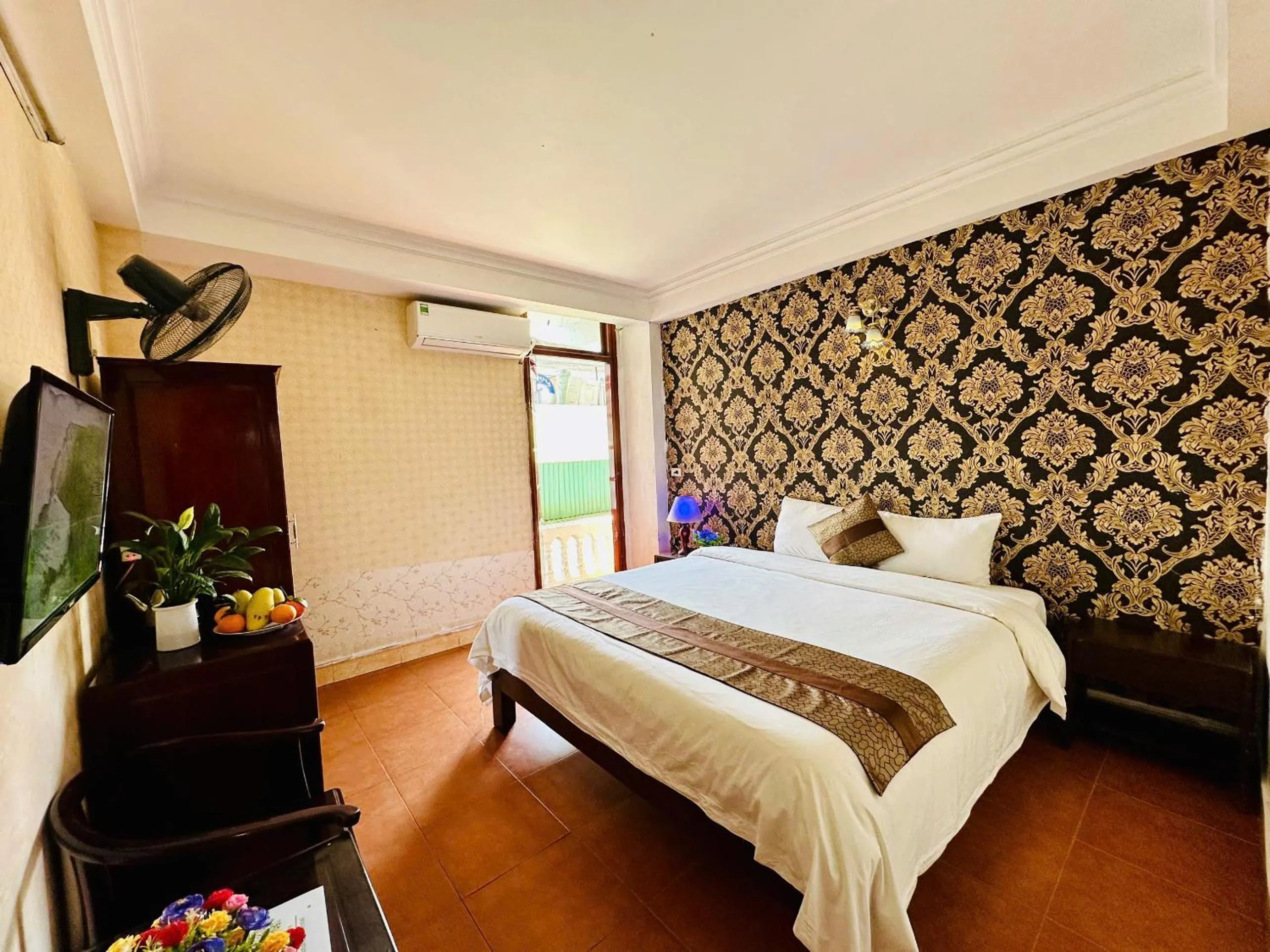 Communal lounge/ TV room, Bed in Hà Giang Hotel Sapa